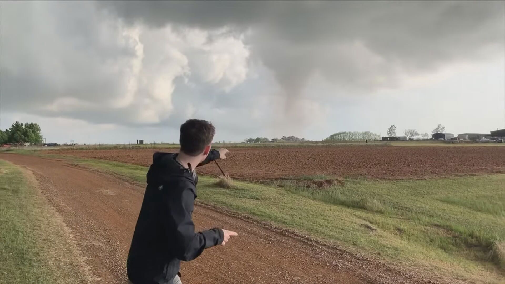 De tornados a piedras de granizo del tamaño de una bola blanda: verdadero cazador de tormentas