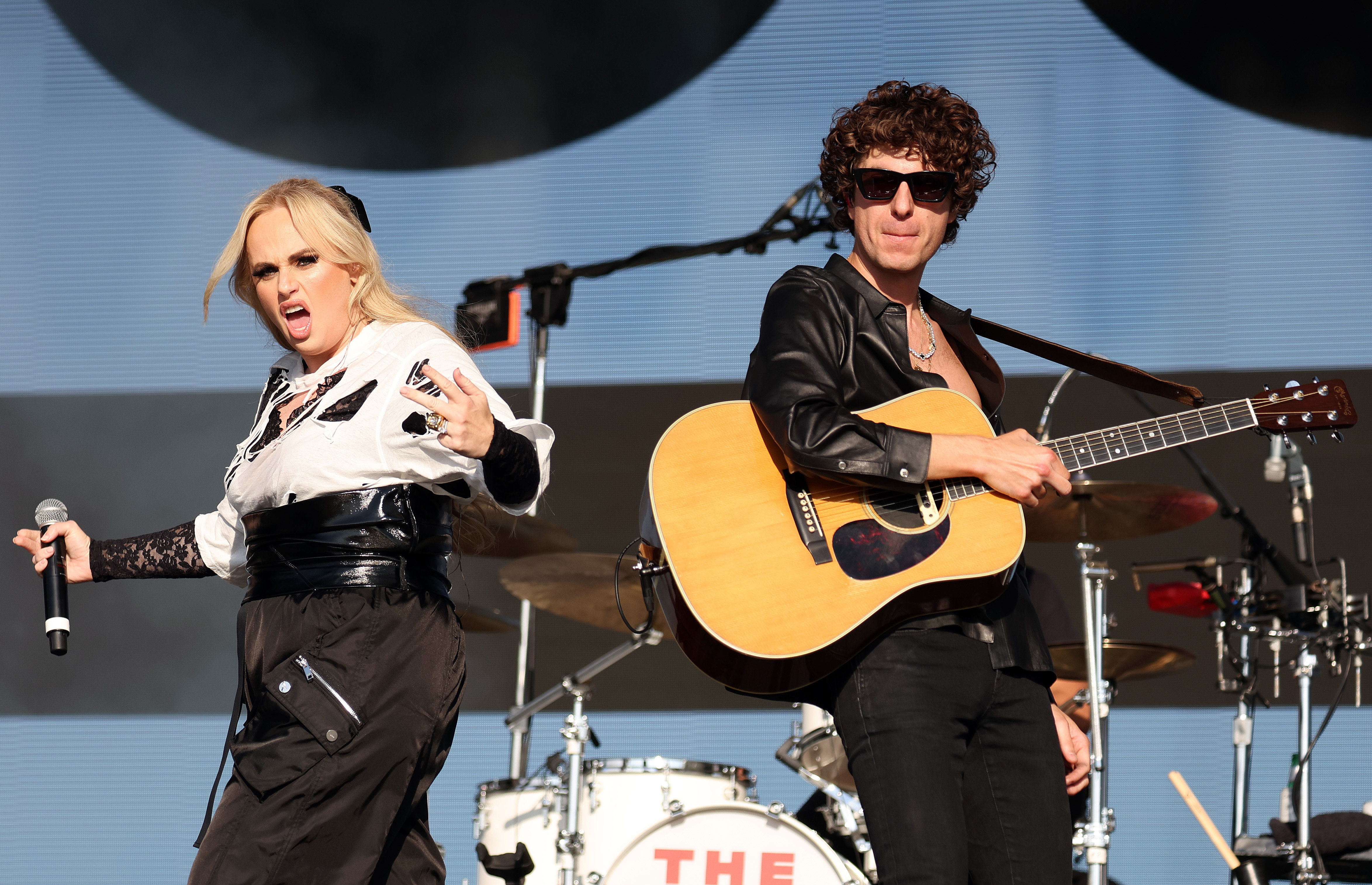 READING, ENGLAND - AUGUST 22: (EDITORIAL USE ONLY) Actress Rebel Wilson makes a surprise appearance on stage with The Kooks and performs 'Gangstas Paradise' during day one of Reading Festival 2025 at Richfield Avenue on August 22, 2025 in Reading, England. (Photo by Simone Joyner/Getty Images)