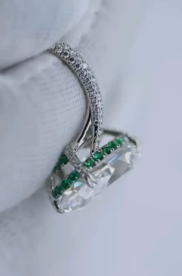 Close up look of hidden emerald halo used in Aryna Sabalenka's ring 