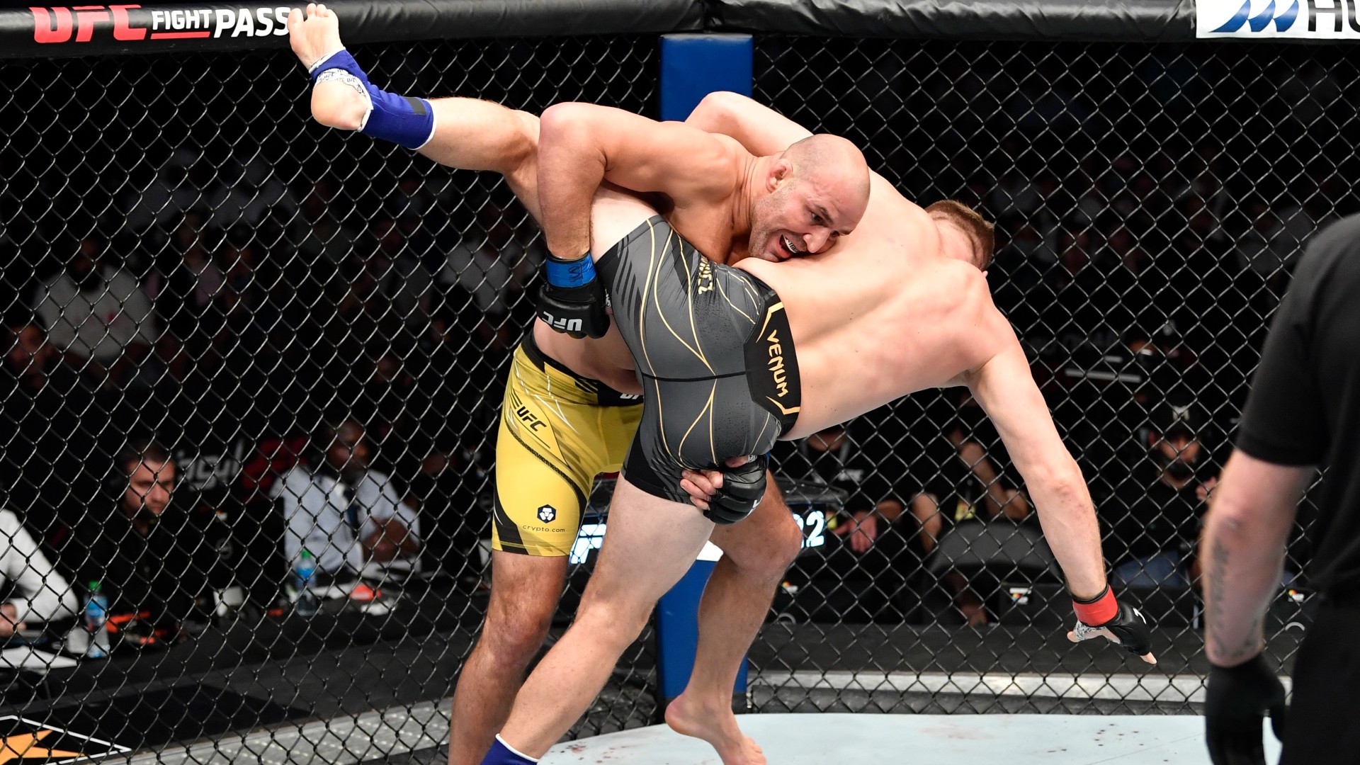 Glover bate o peso e confirma disputa de título no UFC 275 - Lance!