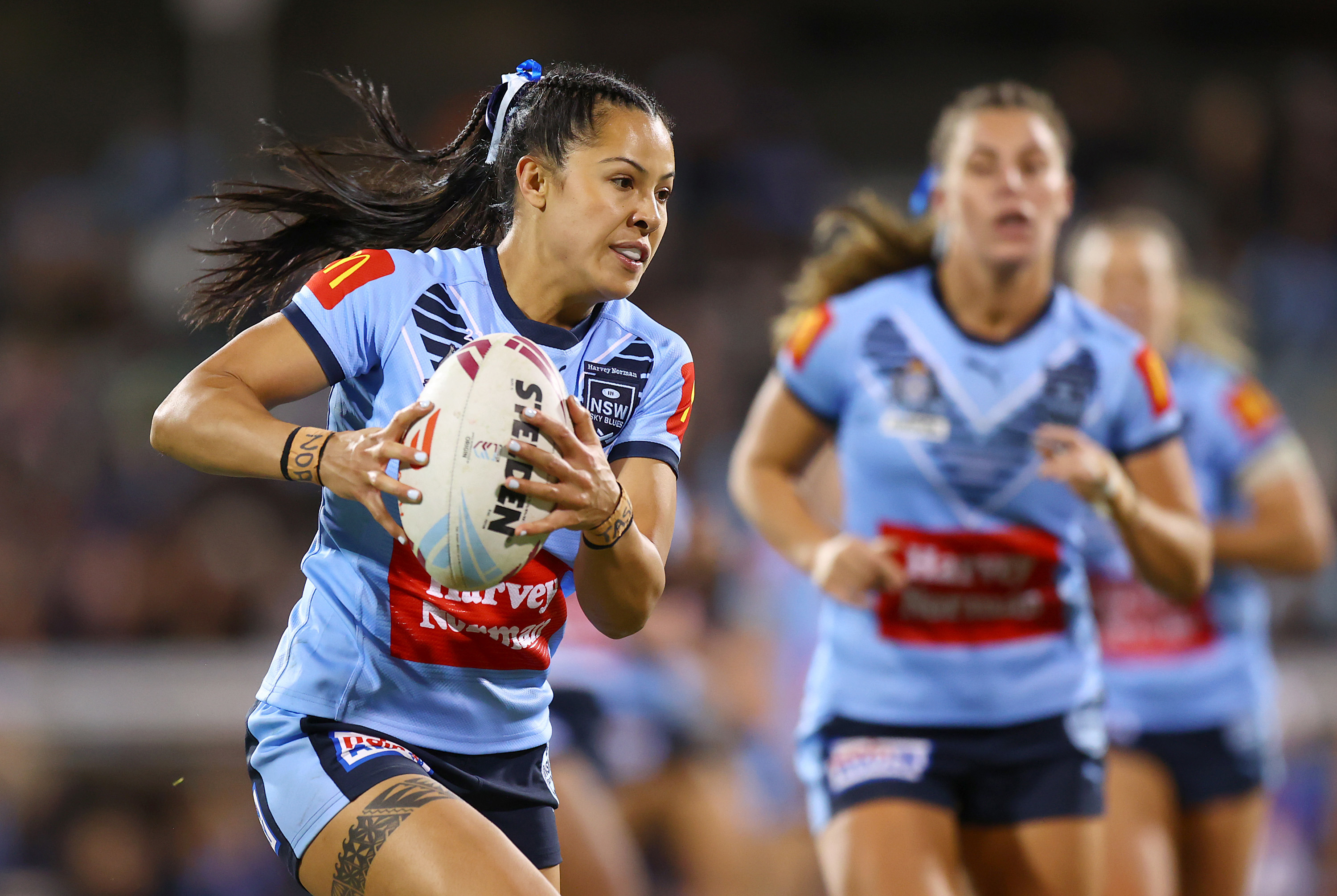 CANBERRA, AUSTRALIA - JUNE 24: Tiana Penitan of the Blues runs the ball during the Women's State of Origin match between New South Wales and Queensland at GIO Stadium, on June 24, 2022, in Canberra, Australia. (Photo by Mark Nolan/Getty Images)