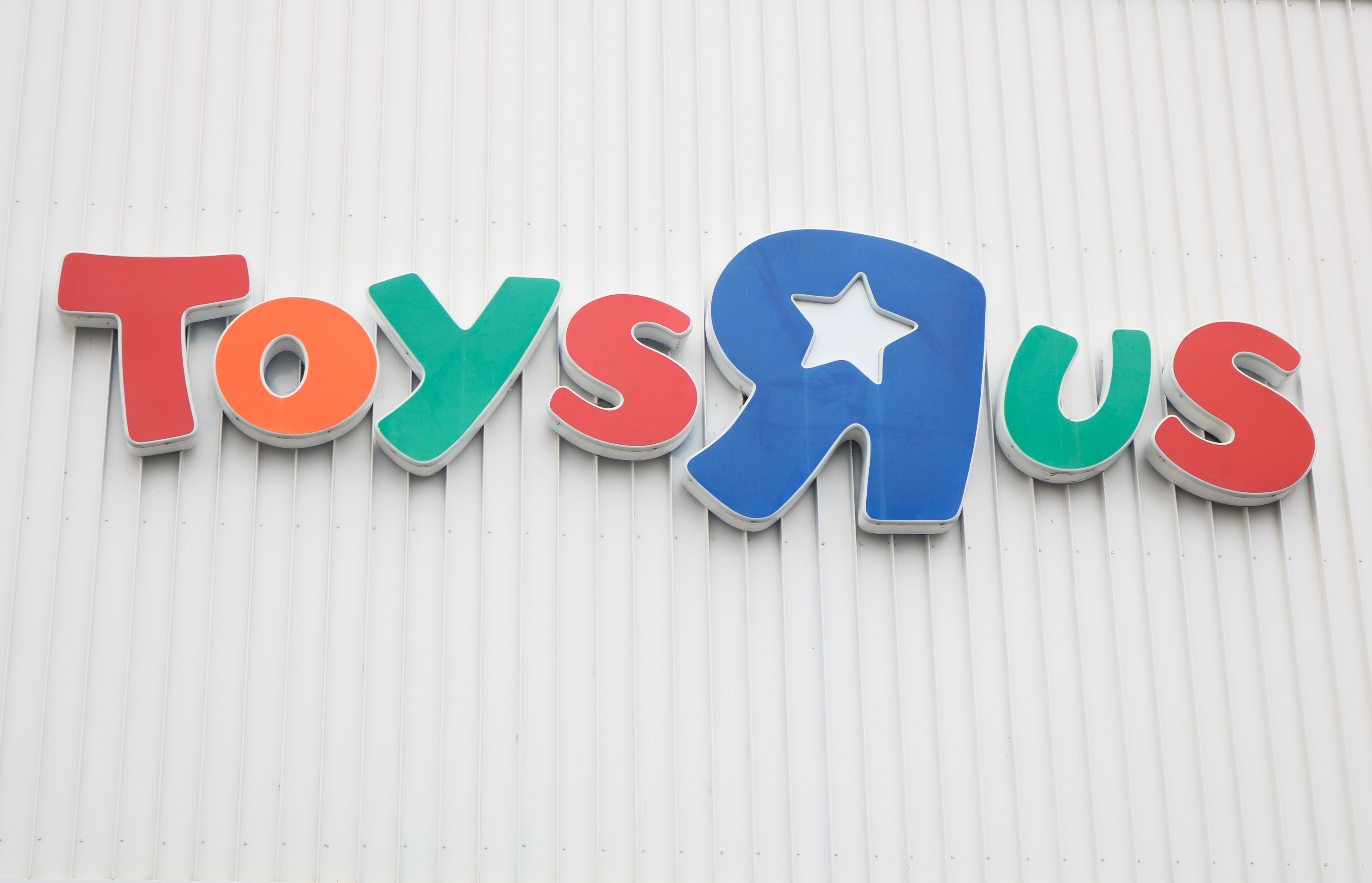 T﻿oys R Us has gone into administration five years after the company was saved.