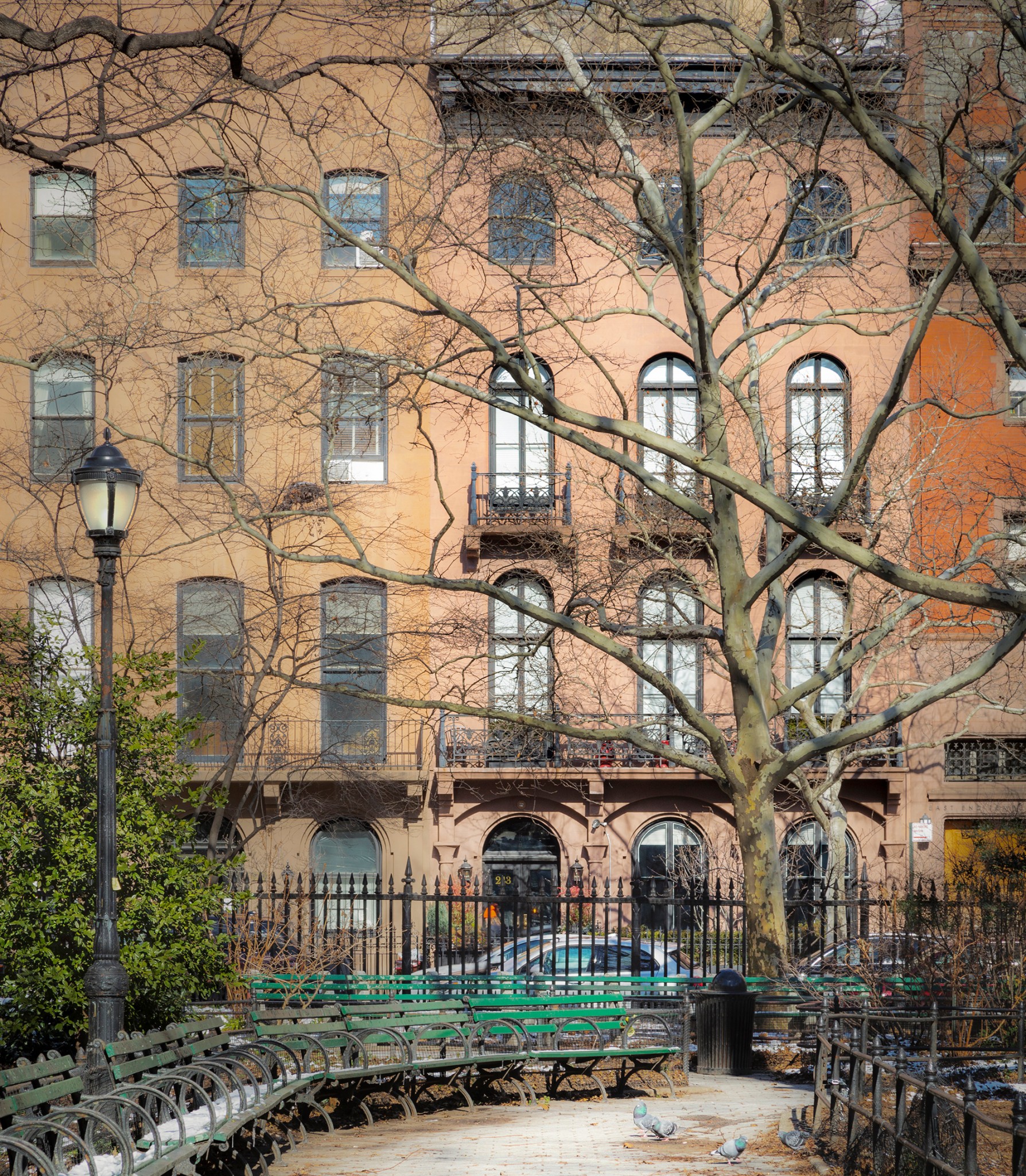 Baz Luhrmann lists nyc townhome $27 million grammercy