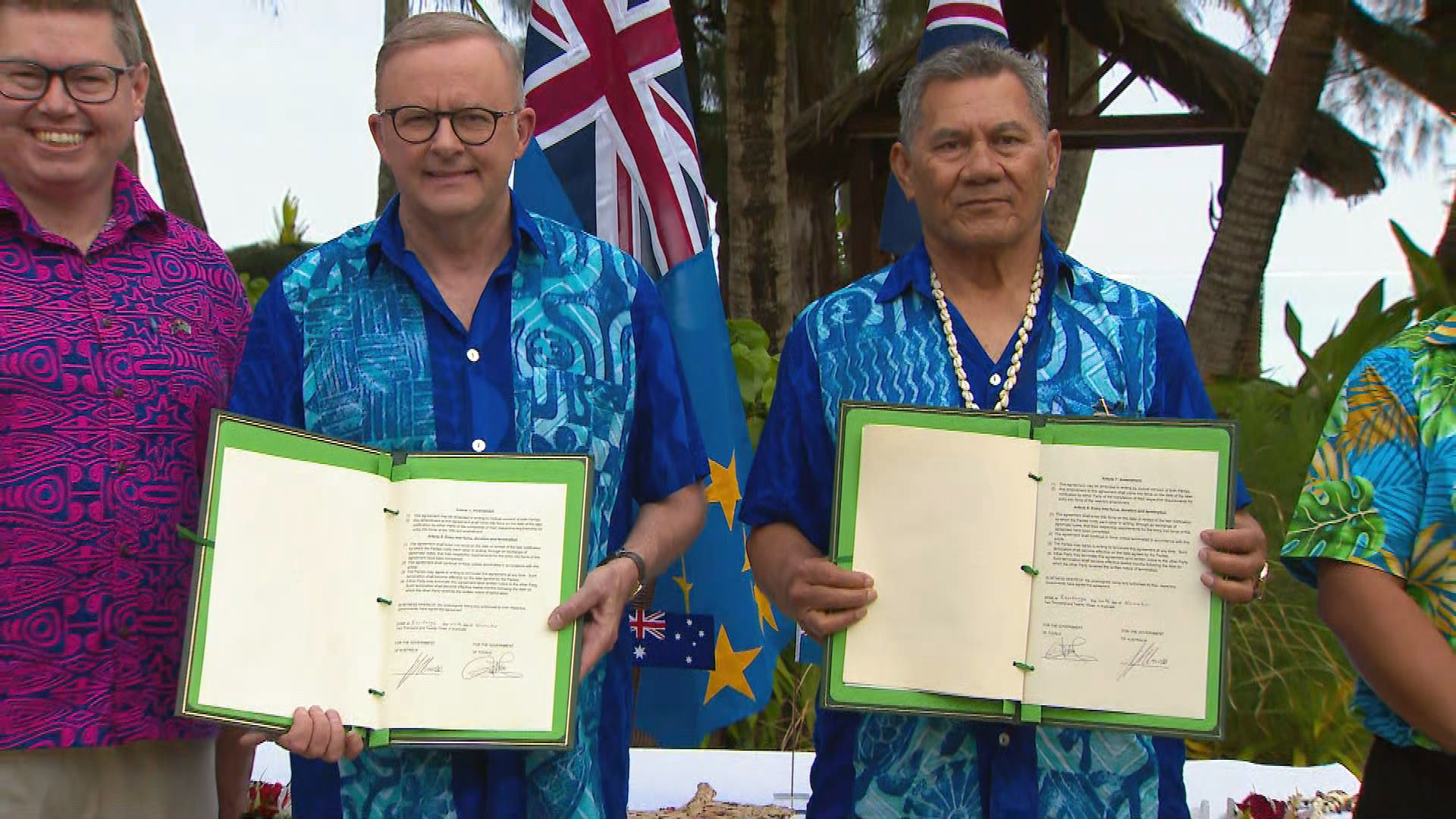 Anthony Albanese and the Tuvalu prime minister.