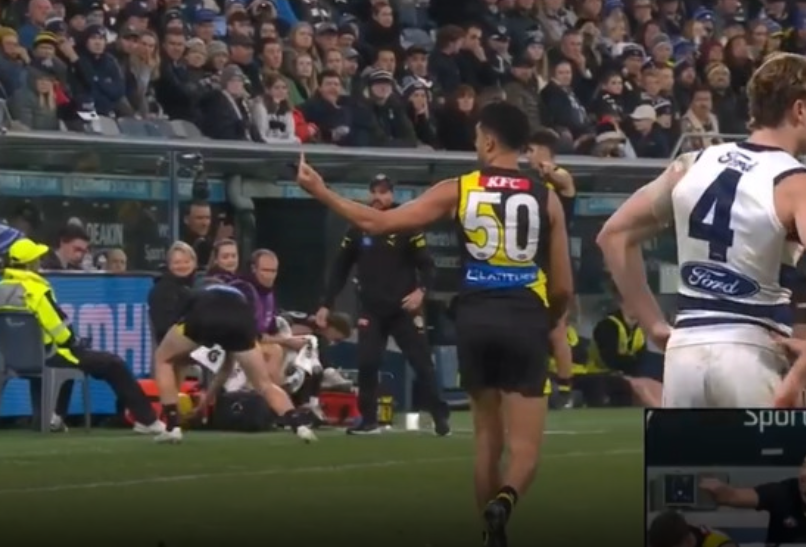 Pickett's gesture to the Geelong crowd.