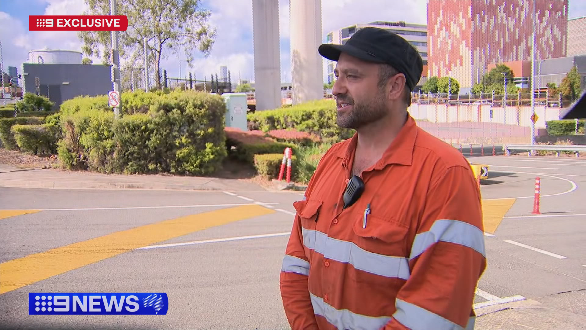 Tradie chases after allegedly stolen Jeep on Queensland Highway