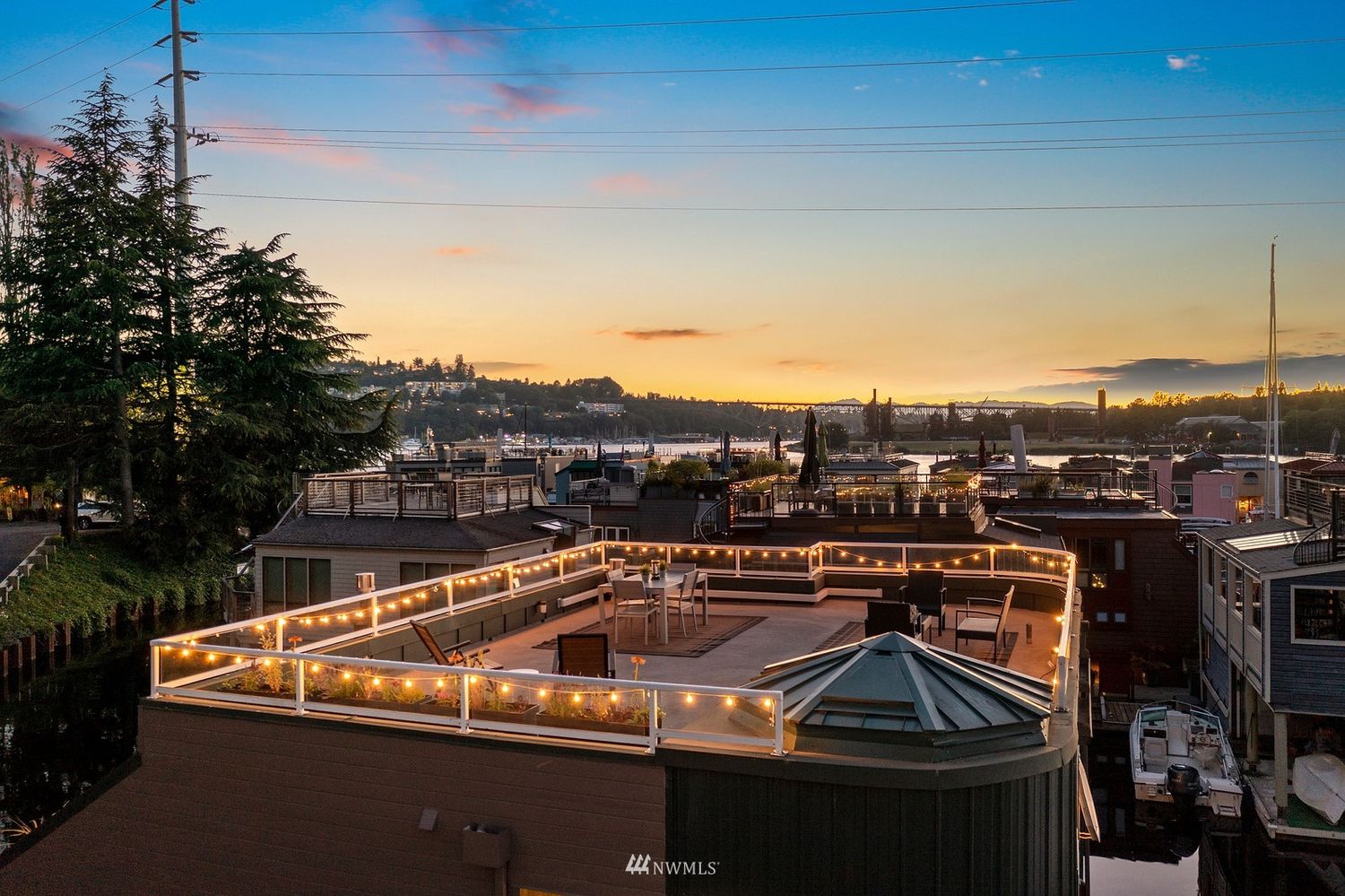 A Sleepless In Seattle Houseboat Just Like Tom Hanks Could Be Yours   56589558 113f 4322 Afdd F9a8d3a27a61