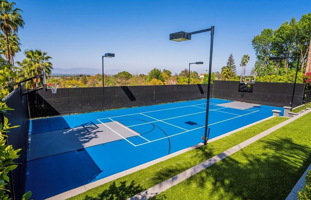 Former World No. 1 tennis player, Naomi Osaka, has bought former boy-band star Nick Lachey's LA mansion.