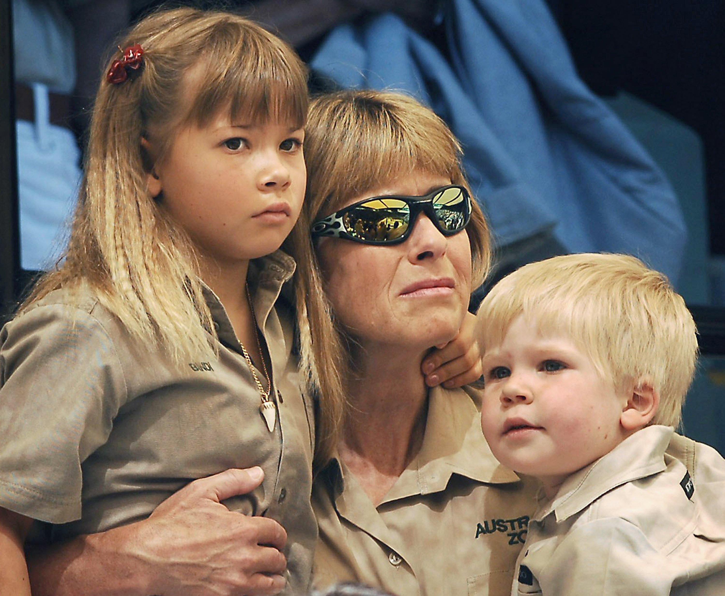 BEERWAH, AUSTRALIA - SEPTEMBER 20: Terri Irwin (C), wife of Australian environmentalist and television personality Steve Irwin holds her daughter Bindi (L) and son Bob as they attend a memorial service for her husband at Australia Zoo September 20, 2006 in Beerwah, Australia. Steve Irwin, known as the crocodile hunter, died after being stung through the heart by a stingray whilst diving off Port Douglas in the north of the Australian state of Queensland. (Photo by Dave Hunt/Pool/Getty Im