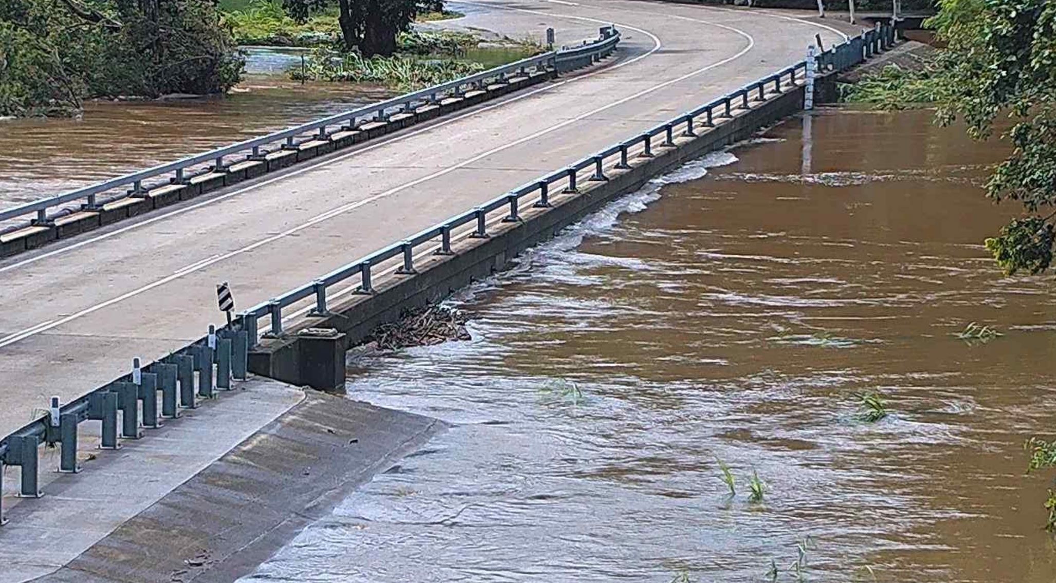 Peets Bridge Cairns flooding