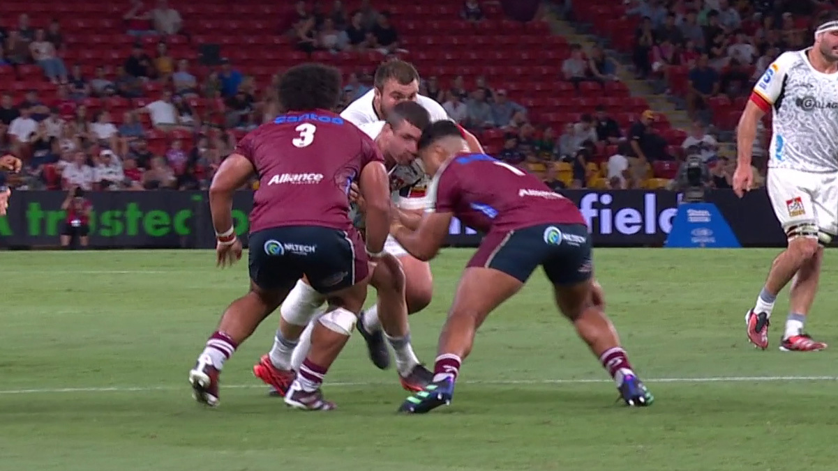 Reds player Sef Fa'agase makes contact with Chiefs player Simon Parker's head.
