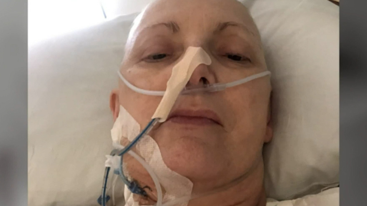 A Queensland mum battling cancer claims a hospital bungle cost her the chance of an early diagnosis and potentially life-saving treatment.