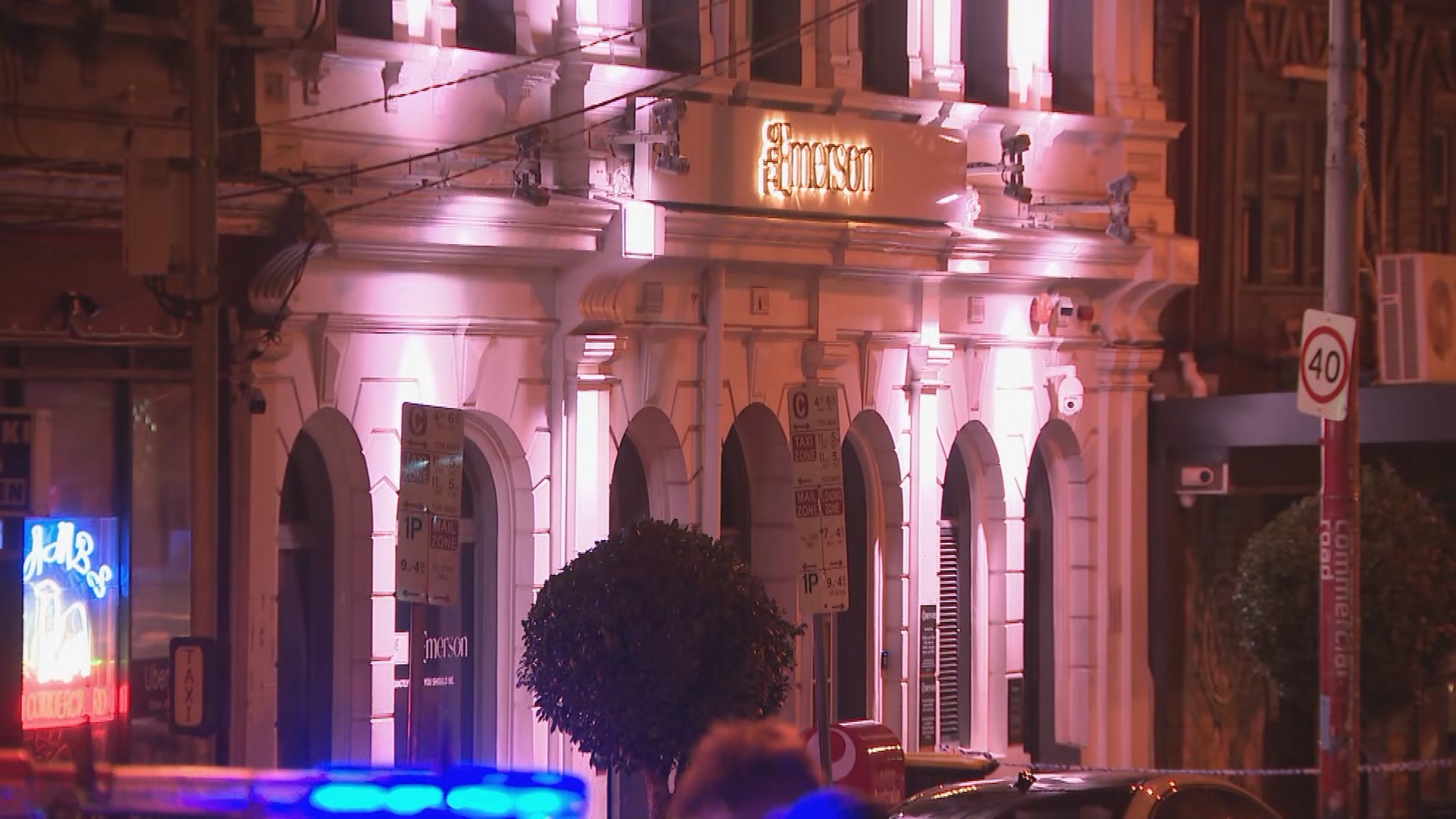 Il bar e la discoteca erano aperti al momento della sparatoria, avvenuta poco prima delle 2 di notte.