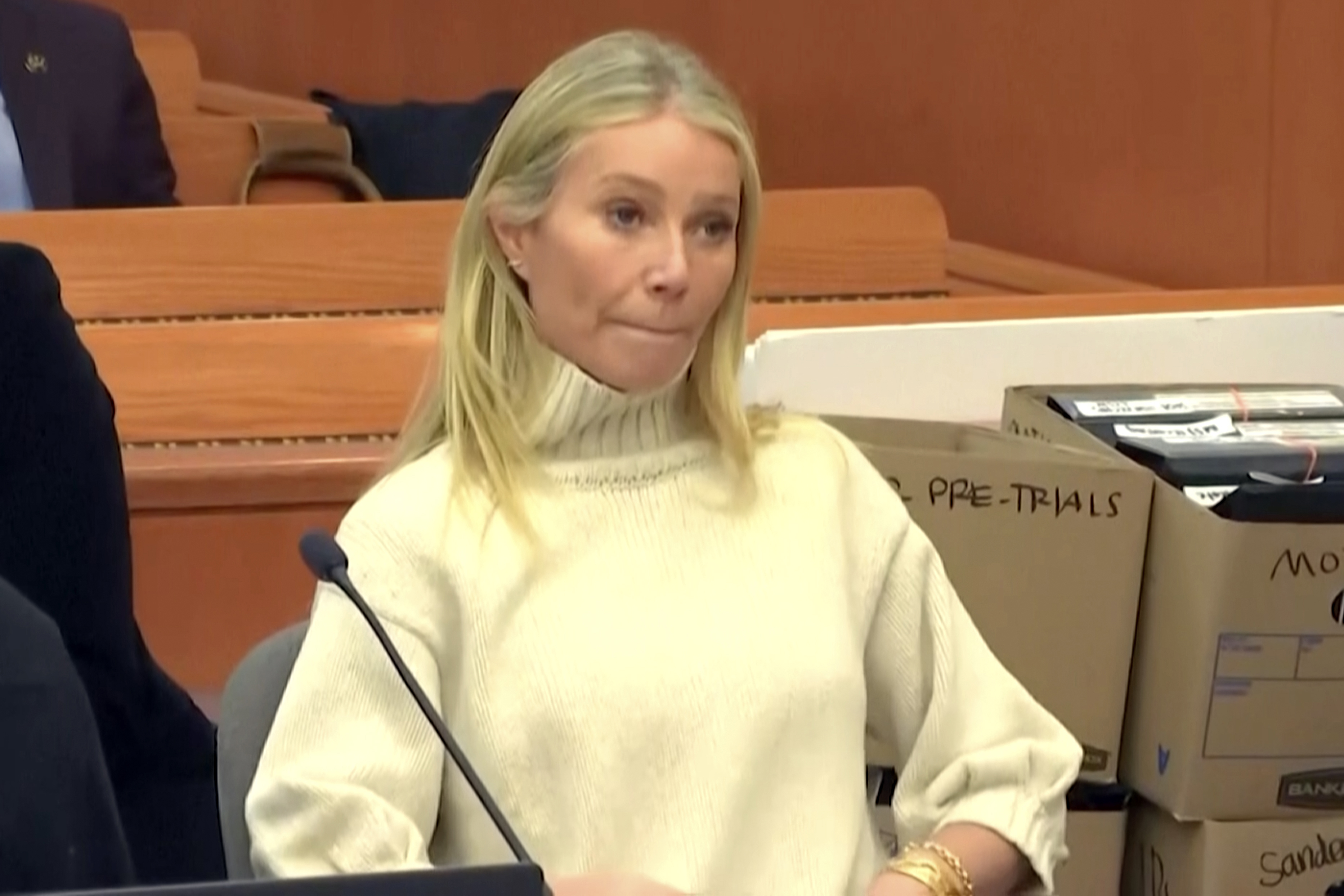 En esta imagen tomada de un video grupal, la actriz Gwyneth Paltrow aparece durante una audiencia, el martes 21 de marzo de 2023, en Park City, Utah. 