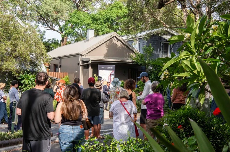'Stretch themselves to the max': The risky property trend that's back