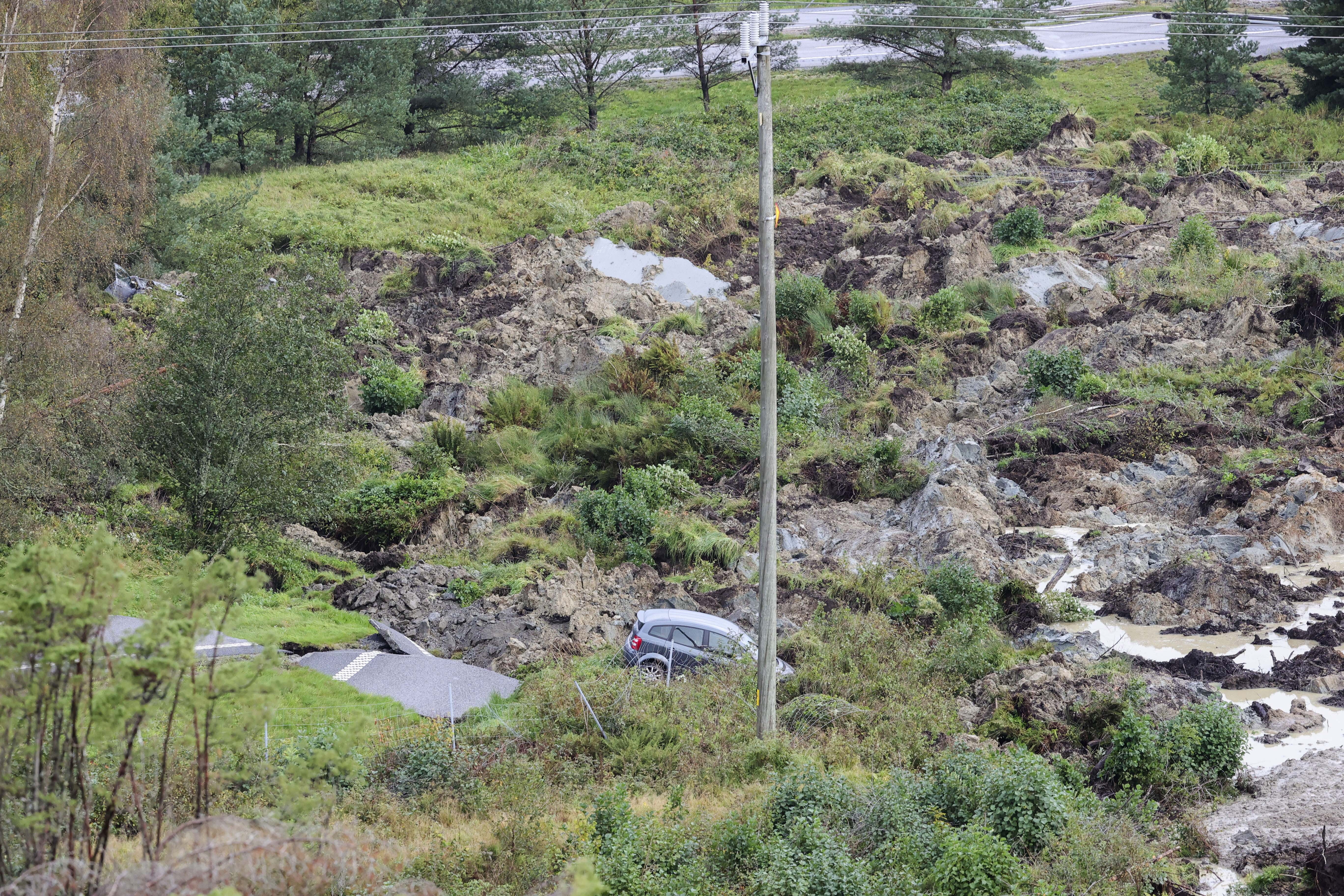 Landslide causes huge sinkhole, three injured when cars crash
