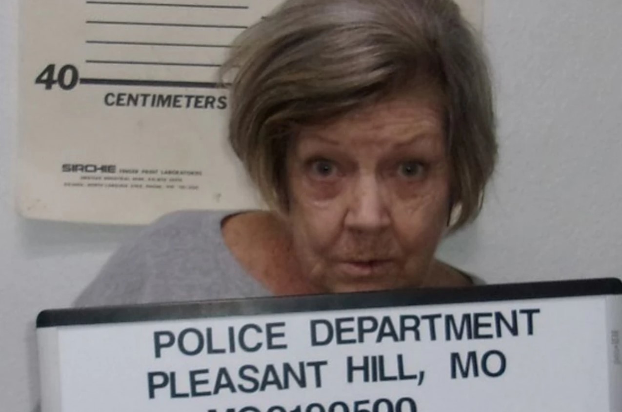 Bonnie Gooch es encarcelada con una fianza de $ 25,000 después de que fue acusada de un cargo de robo o intento de robo de una institución financiera en el atraco.