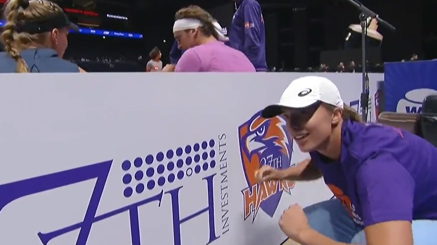 Iga Swiatek donned a Hawks shirt and listened in to a conversation between Alexander Zverev and Elena Rybakina, only to find it wasn't in English.