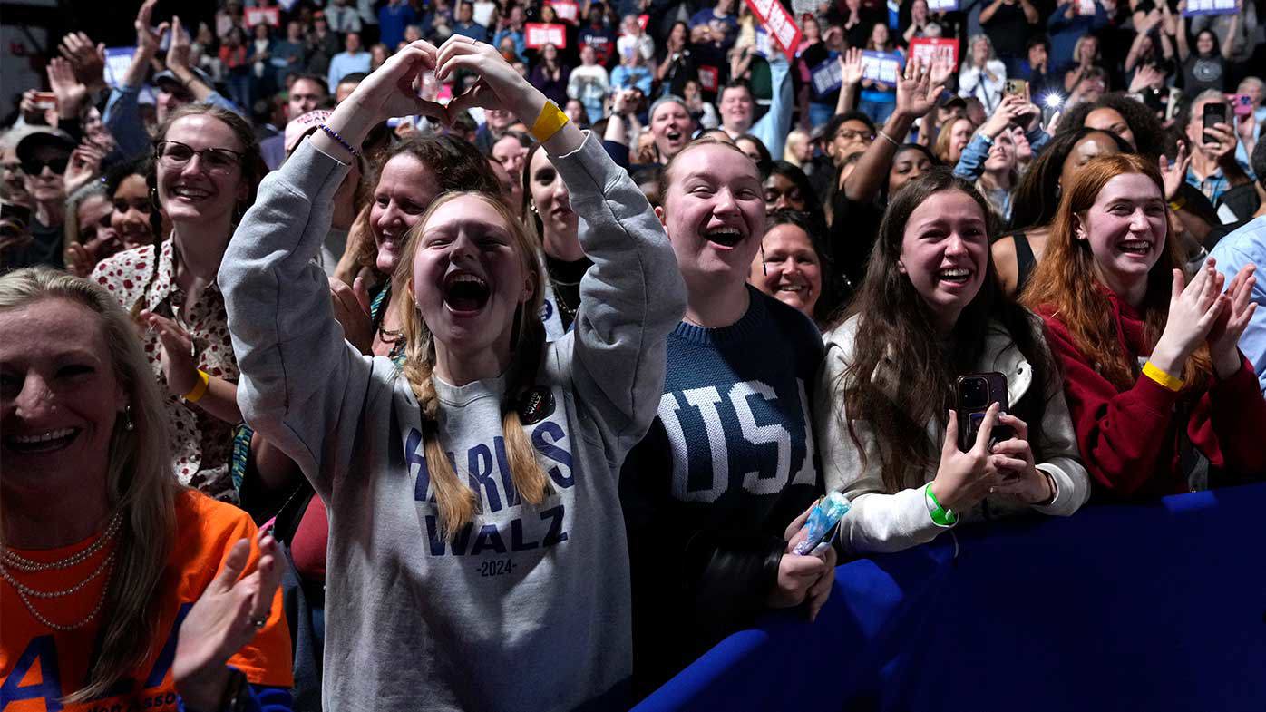 Las encuestas indican que las mujeres jóvenes están especialmente interesadas en votar por Kamala Harris.