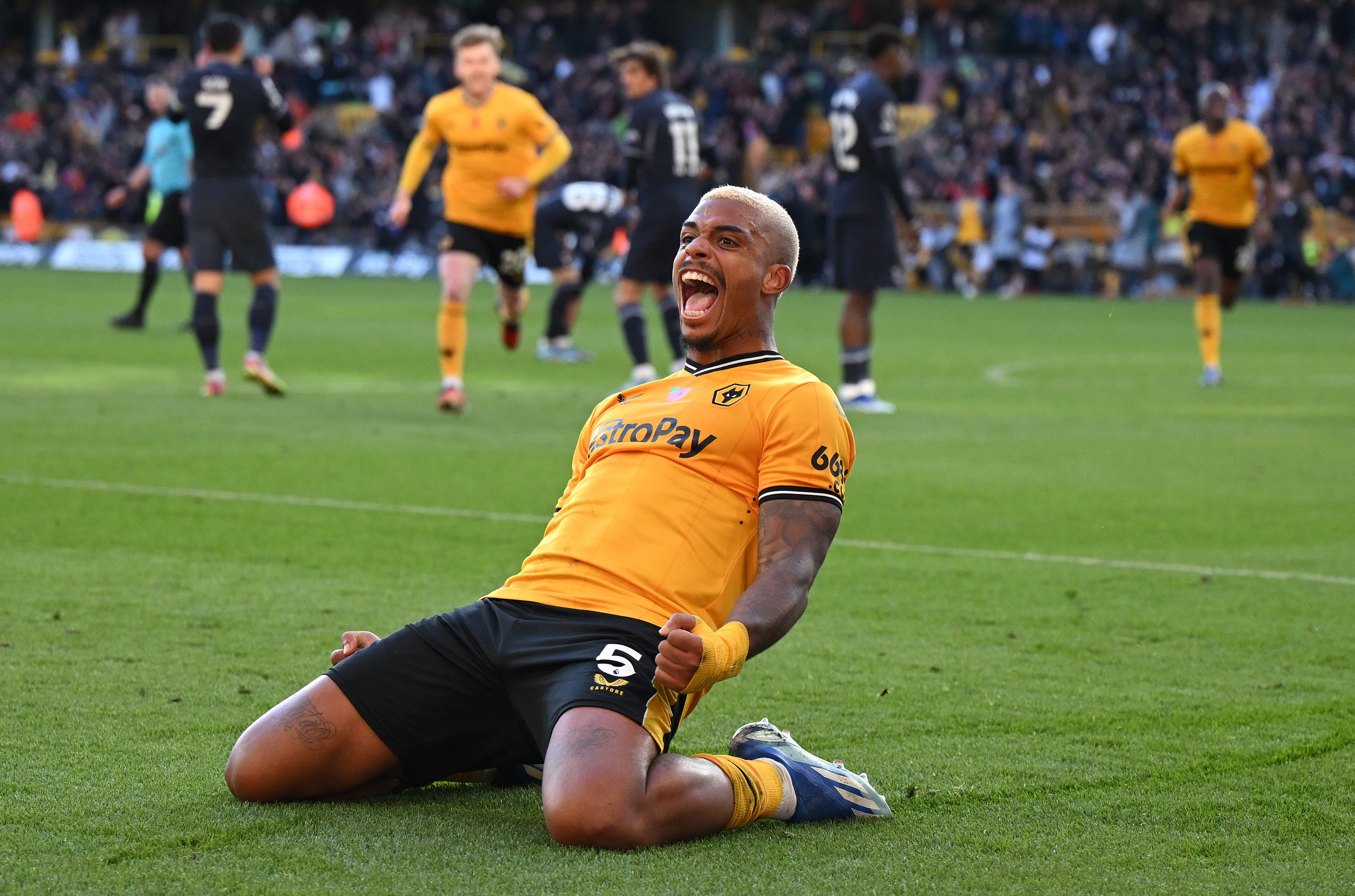 WOLVERHAMPTON, ENGLAND - NOVEMBER 11:  Mario Lemina of Wolverhampton Wanderers celebrates after scoring the team's second goal during the Premier League match between Wolverhampton Wanderers and Tottenham Hotspur at Molineux on November 11, 2023 in Wolverhampton, England. (Photo by Shaun Botterill/Getty Images)