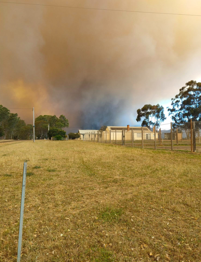 VICTORIAN BUSHFIRES: Warning for fire burning at Grampians National Park. 20.12.24 Location: Mirranatwa