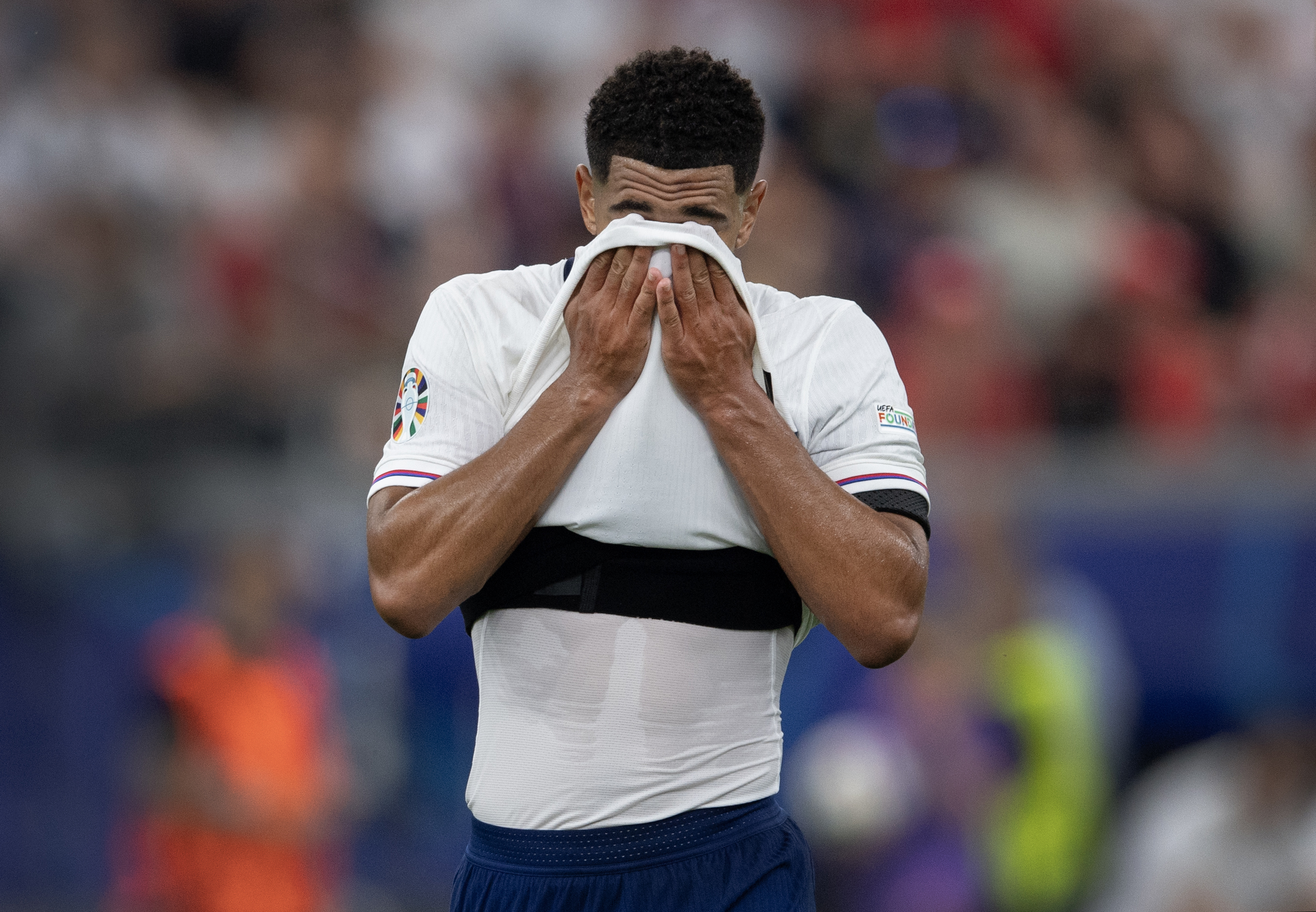 Jude Bellingham of England wipes sweat from his face during the UEFA EURO 2024 group stage match between Denmark and England at Frankfurt Arena on June 20, 2024 in Frankfurt am Main, Germany. (Photo by Visionhaus/Getty Images)