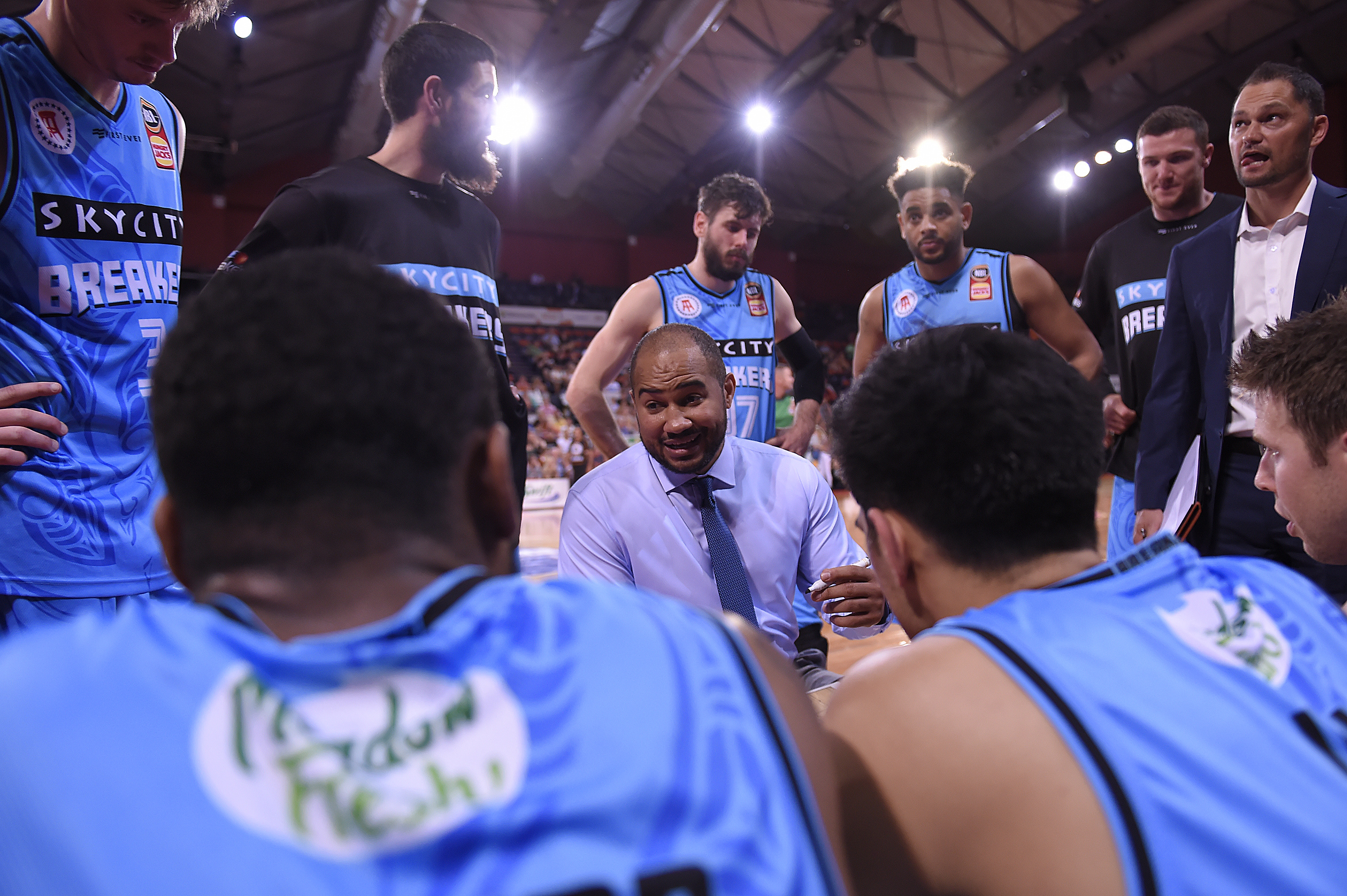 New Zealand Breakers head coach Kevin Braswell speaks to his players in 2018.