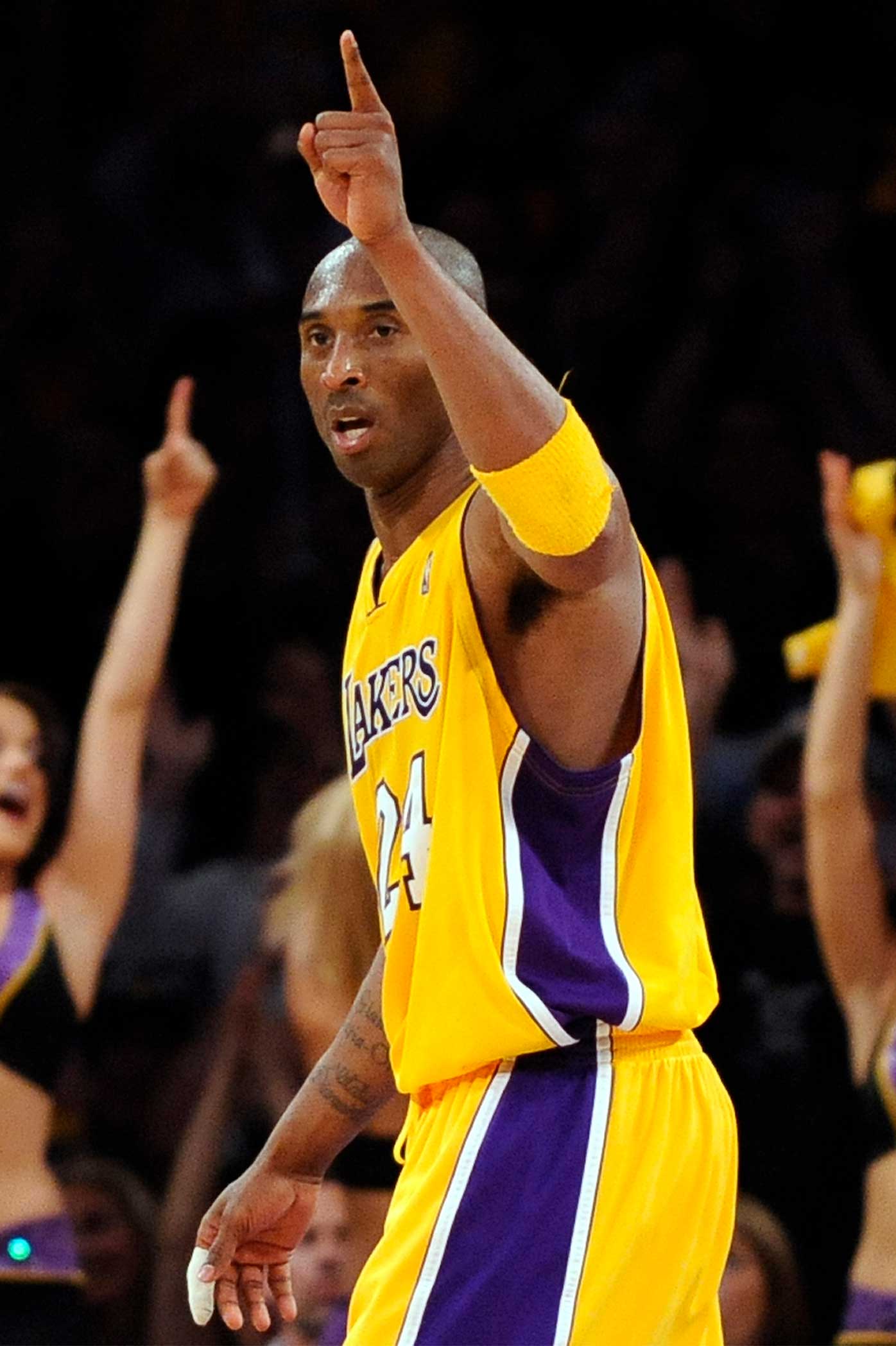 Kobe Bryant died in a helicopter crash.