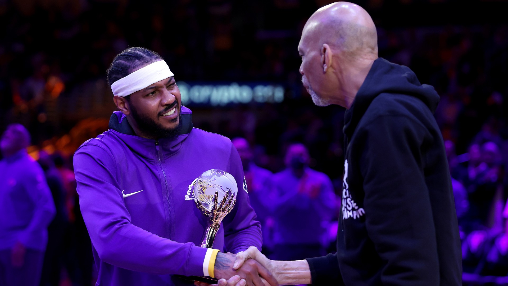 Kareem Abdul-Jabbar says he has 'time' to discuss issues with LeBron James