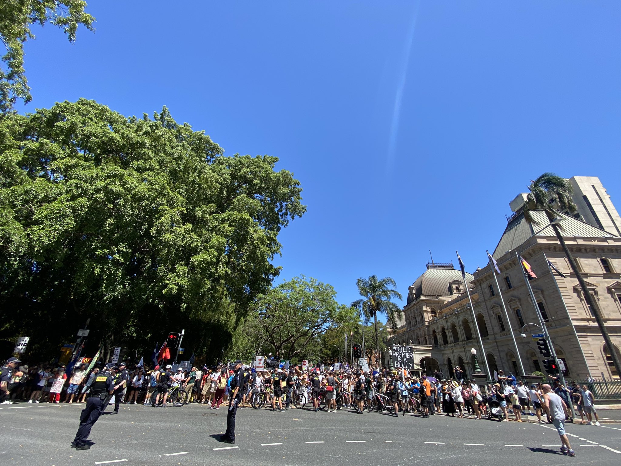 Anti-vax protesters have arrived in Brisbane CBD in addition to pro-vaccination protesters.