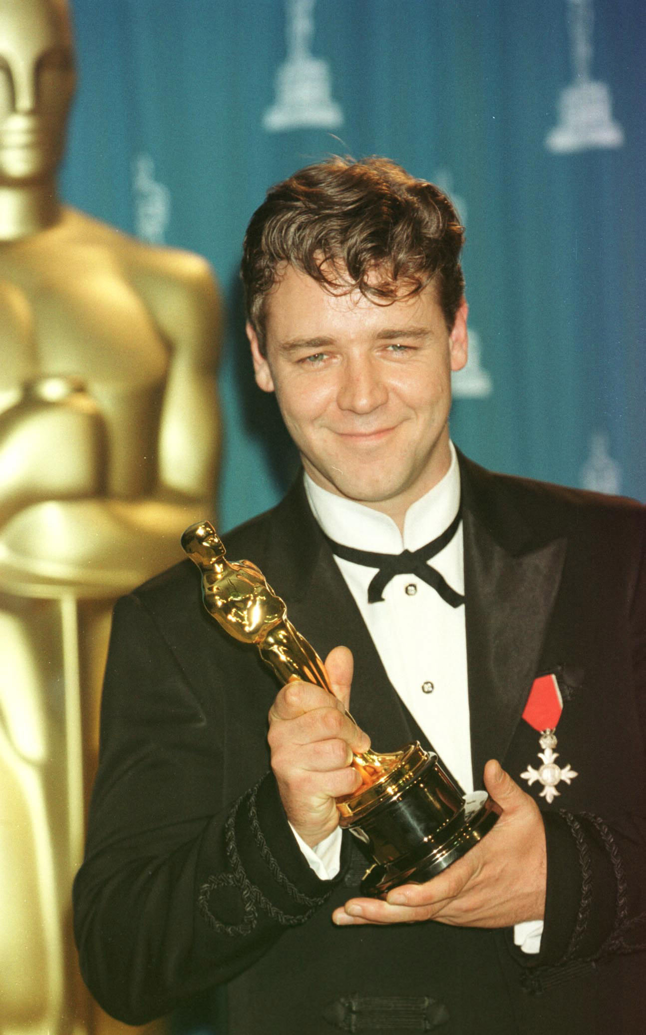 Russell Crowe with his Oscar for best actor which he won for his role in the film Gladiator.