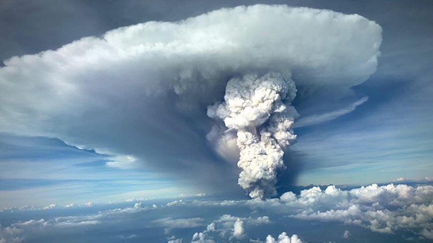 Volcano eruption philippines 25 Active