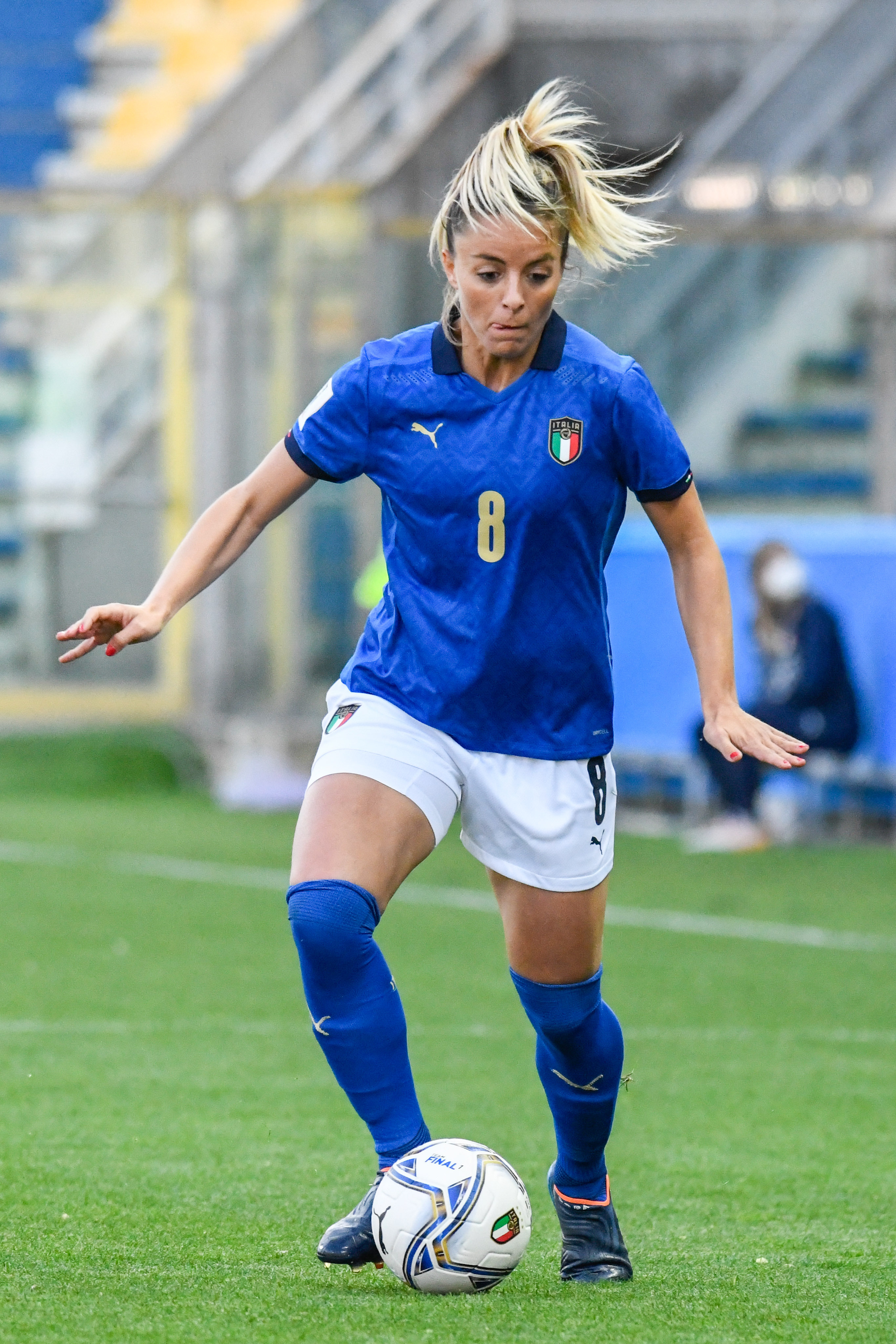 Futbolistas italianos autorizados a convertirse en profesionales