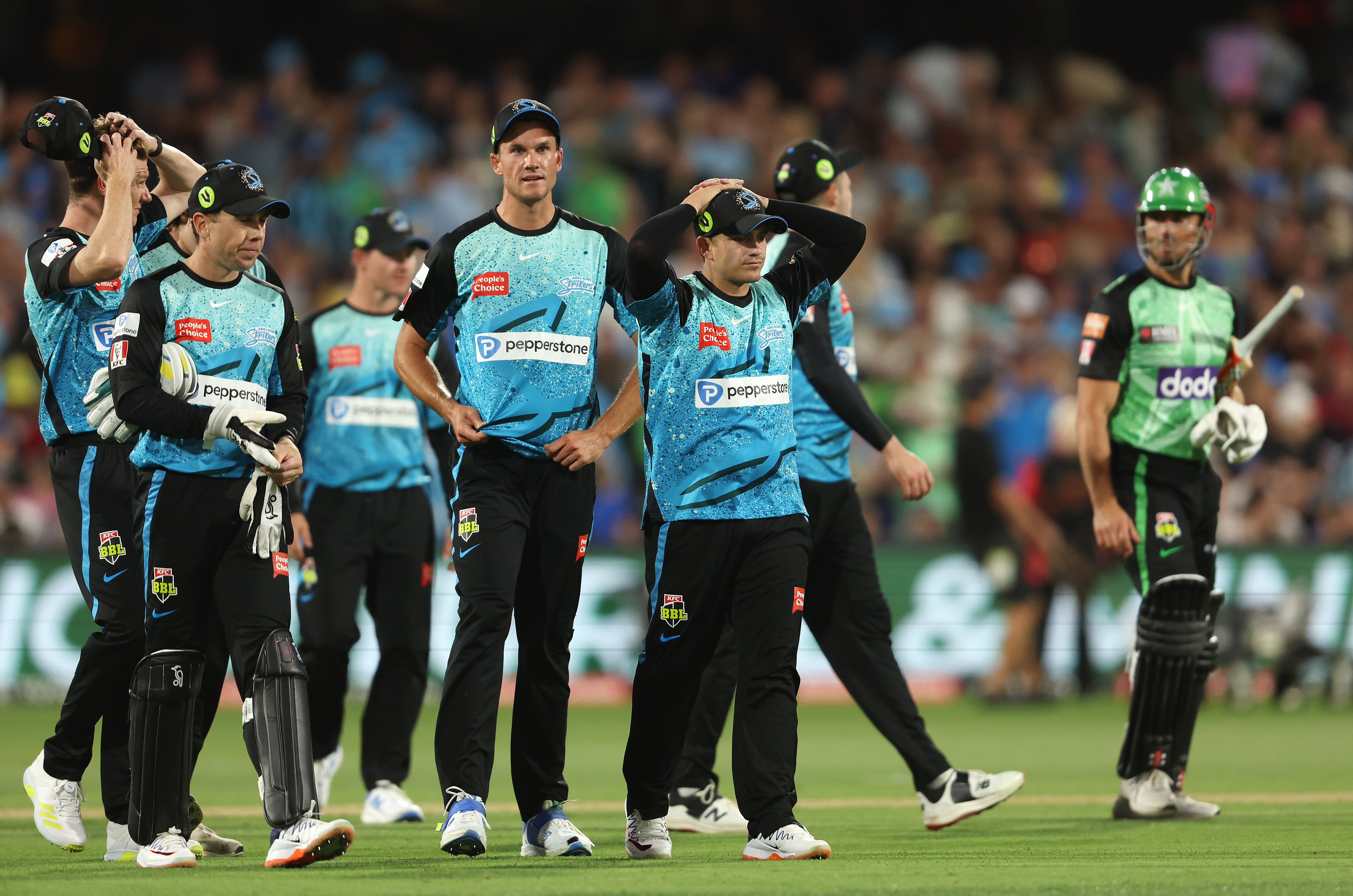 ADELAIDE, AUSTRALIA - DECEMBER 31: Strikers players react to the loss during the BBL match between Adelaide Strikers and Melbourne Stars at Adelaide Oval, on December 31, 2023, in Adelaide, Australia. (Photo by Sarah Reed/Getty Images)