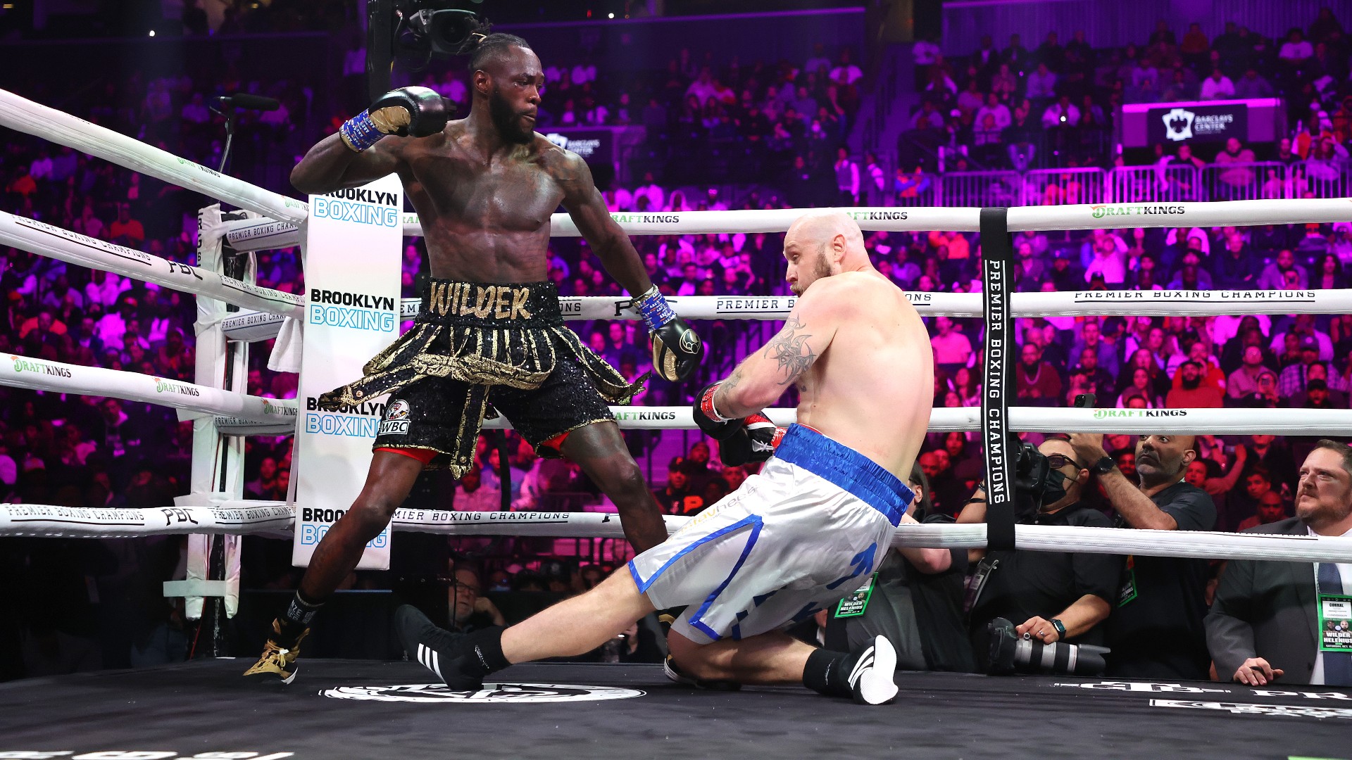 Deontay Wilder v Robert Helenius American scores first KO win