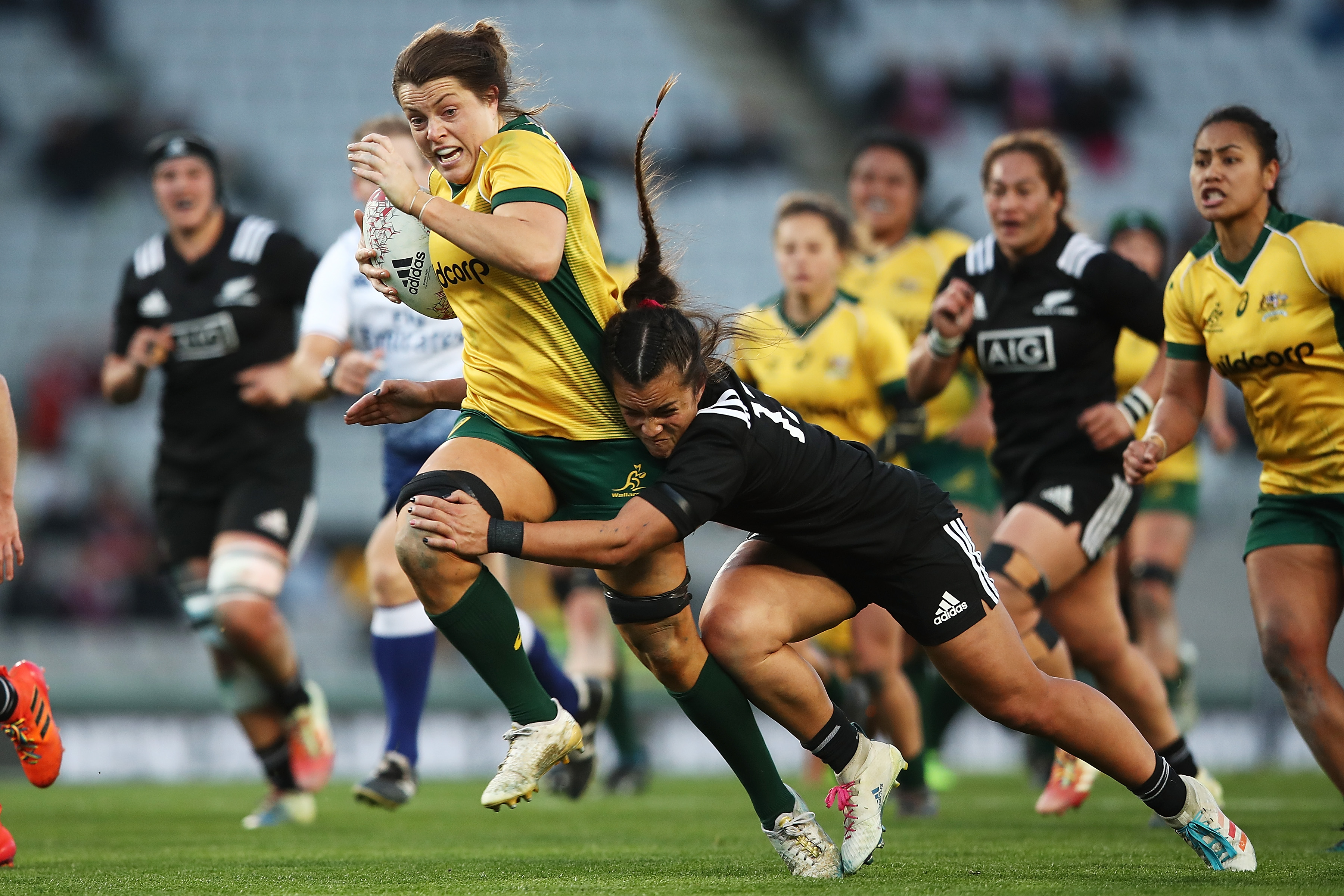 Grace Hamilton takes on the New Zealand defence at Eden Park.