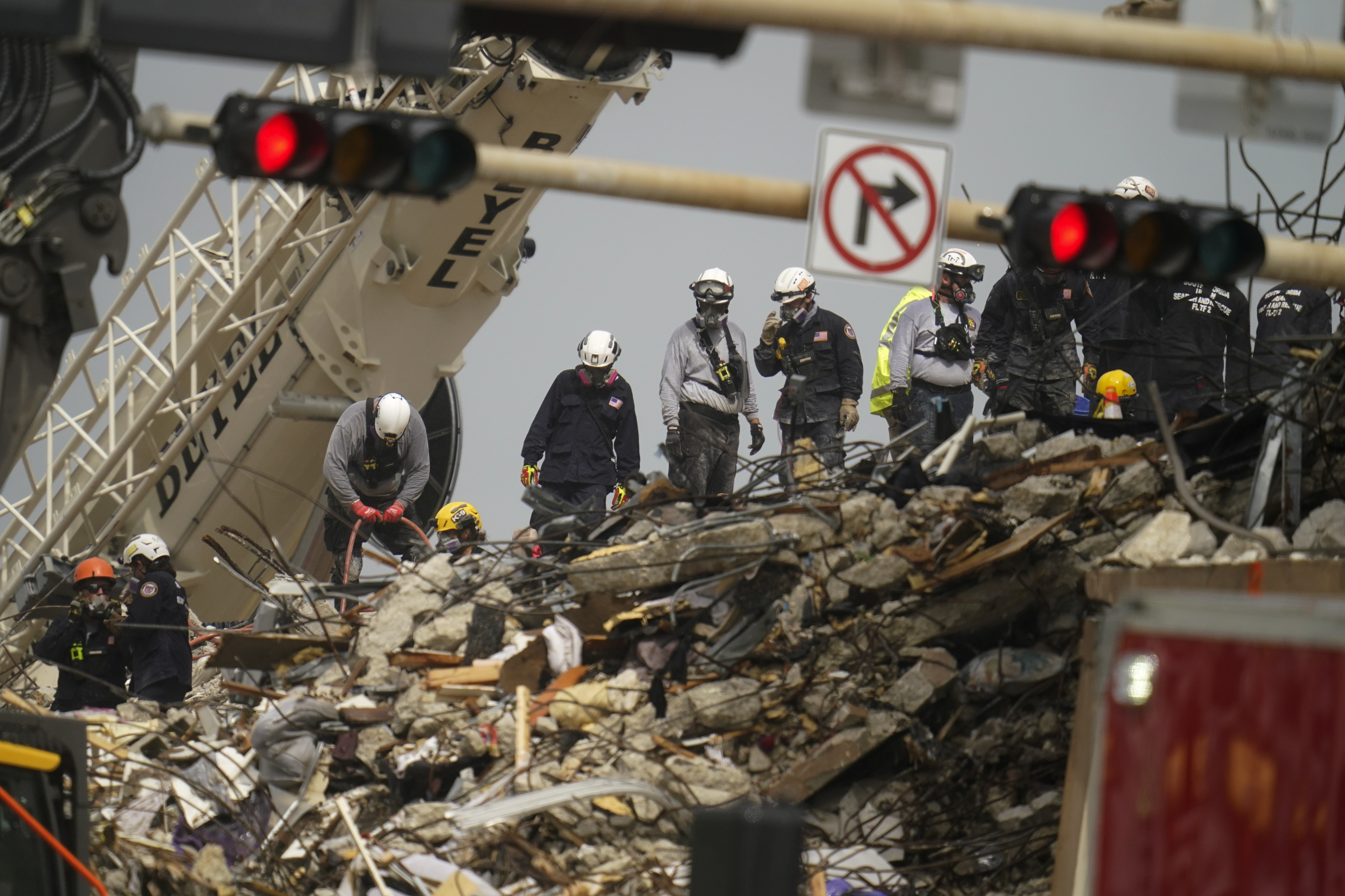 Miami building collapse loss 'too great to bear' as rescuers find children