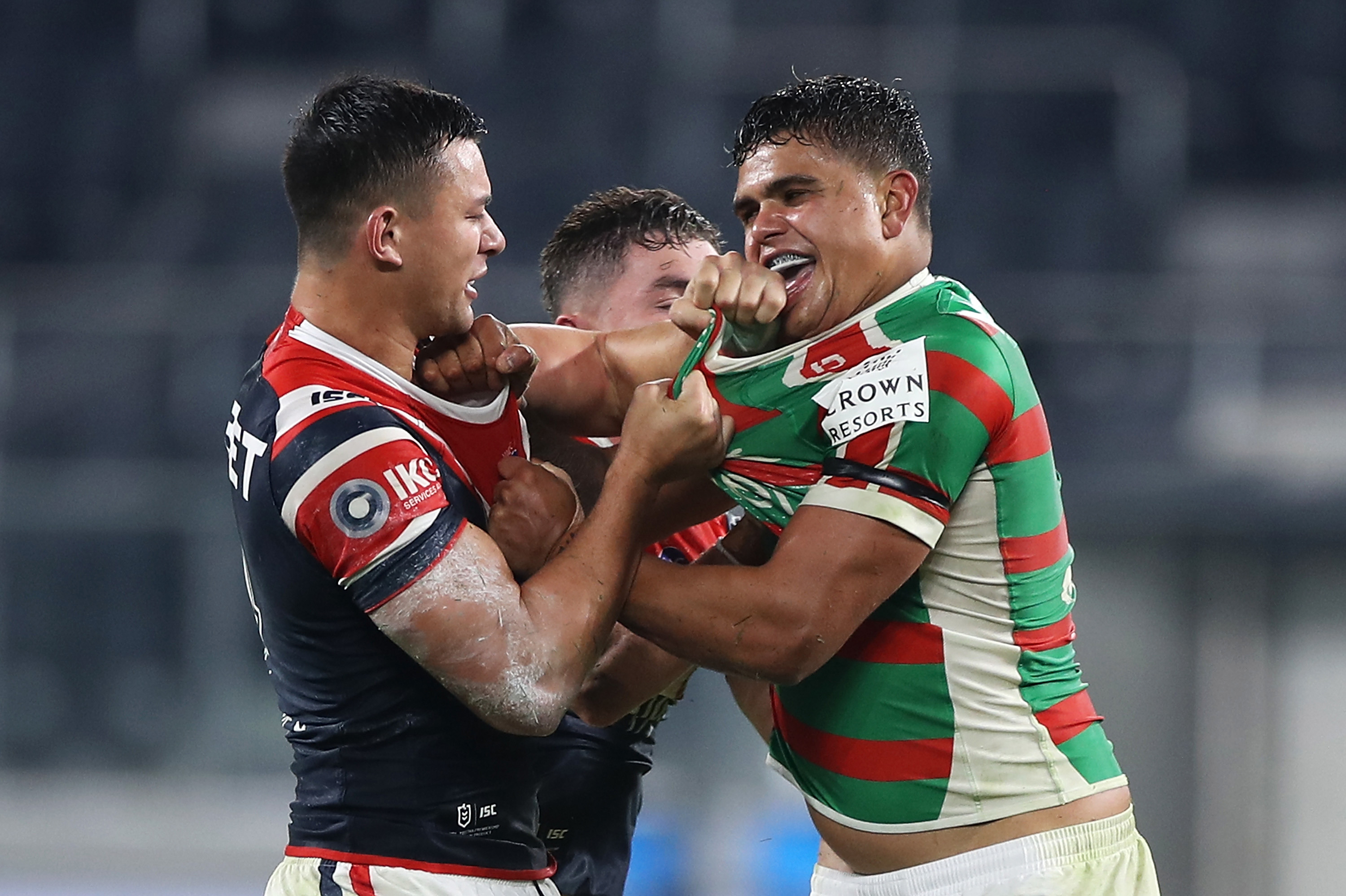 SYDNEY, AUSTRALIA - MAY 29: Joseph Manu of the Roosters and Latrell Mitchell of the Rabbitohs scuffle during the round three NRL match between the Sydney Roosters and the South Sydney Rabbitohs at Bankwest Stadium on May 29, 2020 in Sydney, Australia. (Photo by Mark Kolbe/Getty Images)