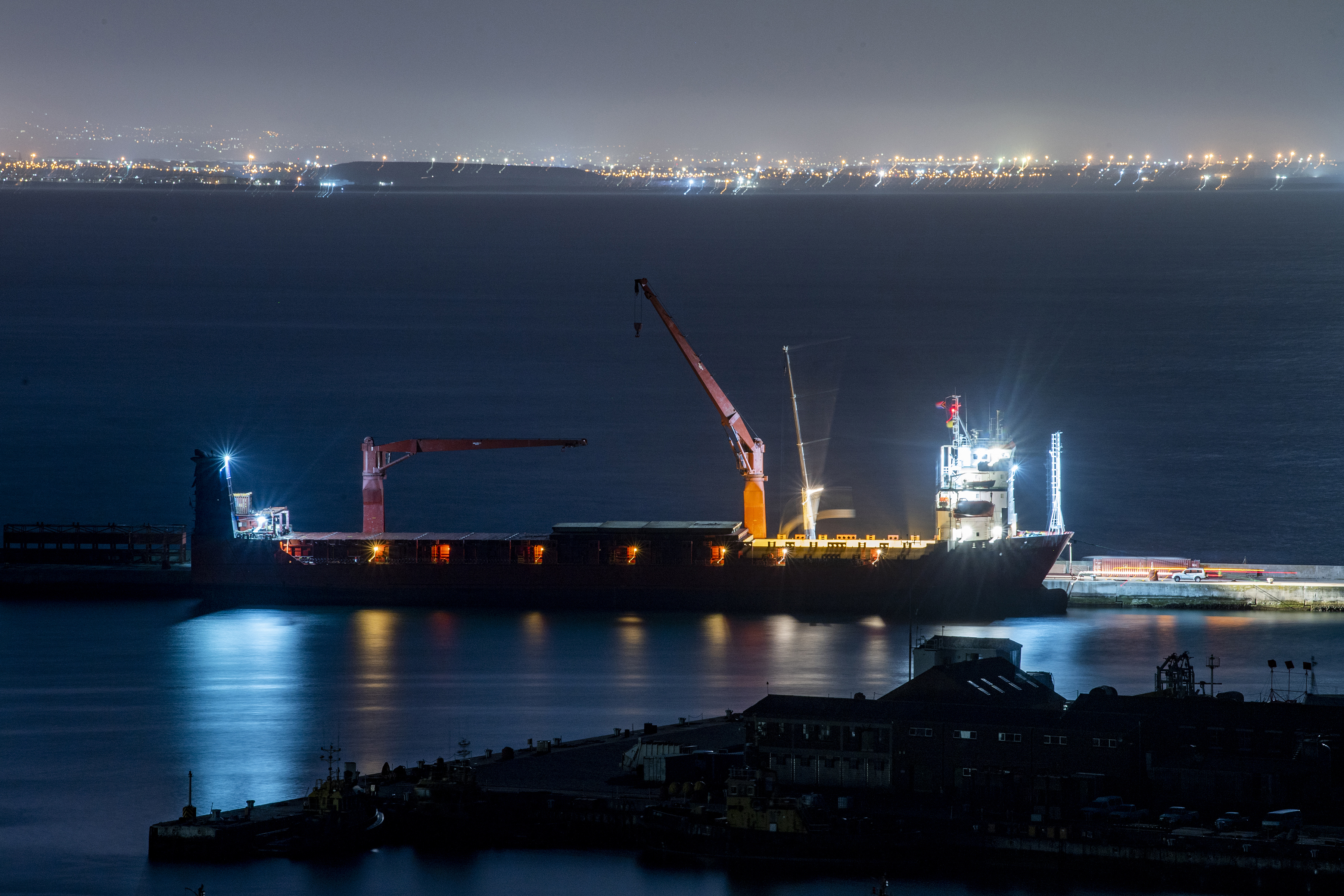 El buque ruso, Lady R, está atracado en la Base Naval de Simon's Town, cerca de Ciudad del Cabo, Sudáfrica, el jueves 8 de diciembre de 2022. 