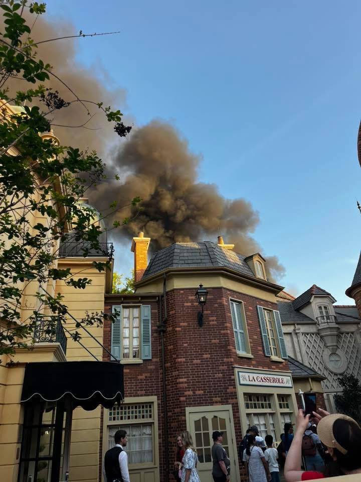 Large fire in Epcot, Florida