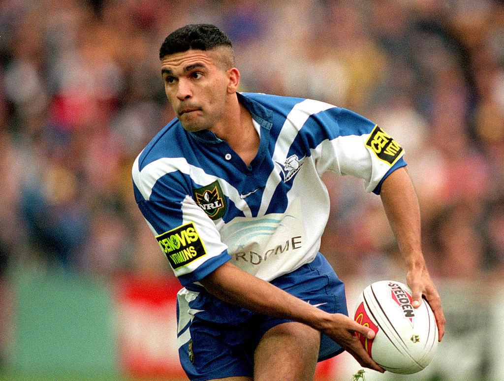 Rod Silva of the Bulldogs looks to offload during a NRL Final Series match between the Parramatta Eels and the Canterbury Bulldogs at the Sydney Football Stadium 1998.