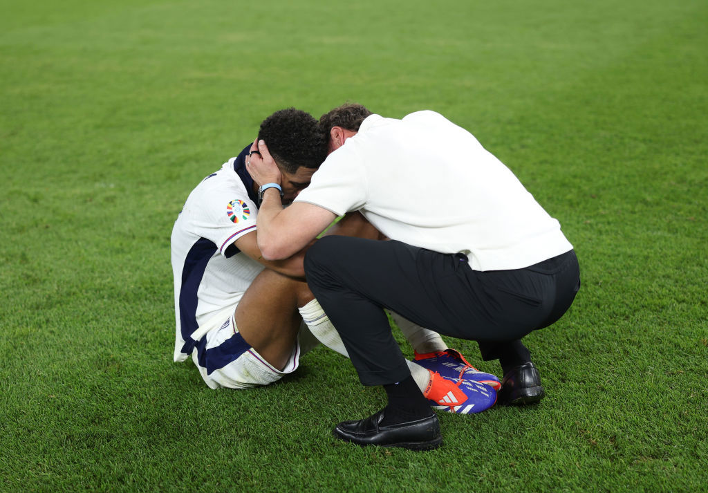 Gareth Southgate, Head Coach of England, consoles Jude Bellingham.