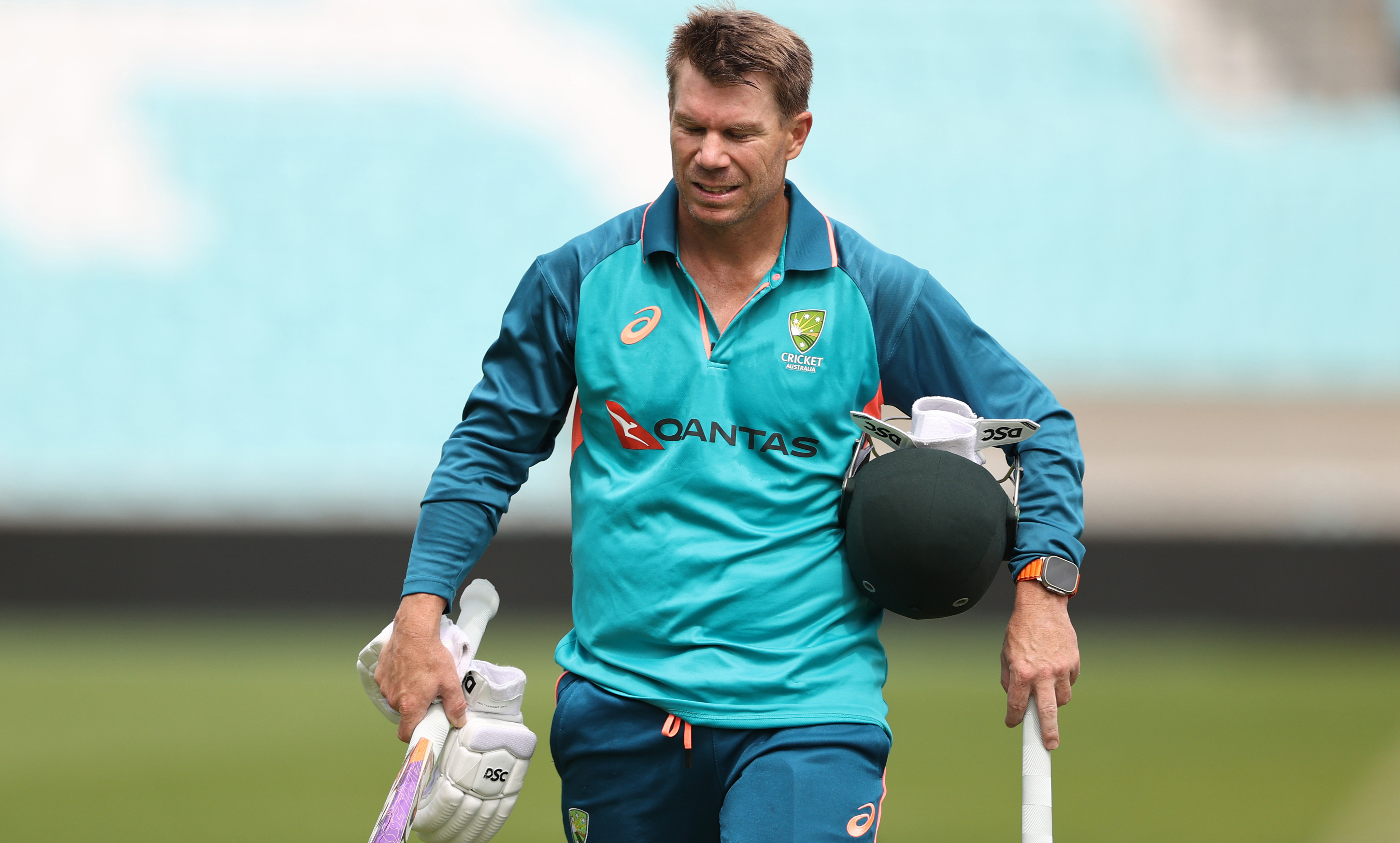 Australian batter David Warner training ahead of the fifth Ashes Test.