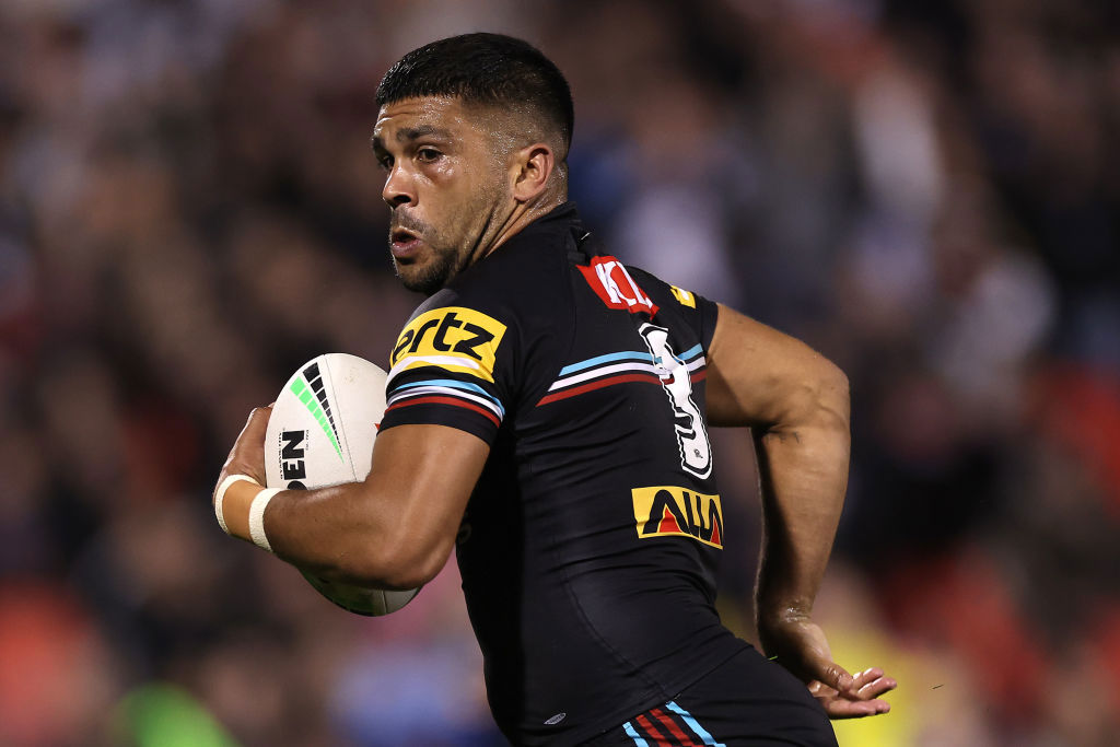 Tyrone Peachey of the Panthers makes a break to score a try during the round 11 NRL match between the Penrith Panthers and Sydney Roosters at BlueBet Stadium on May 12, 2023 in Penrith, Australia. (Photo by Mark Kolbe/Getty Images)