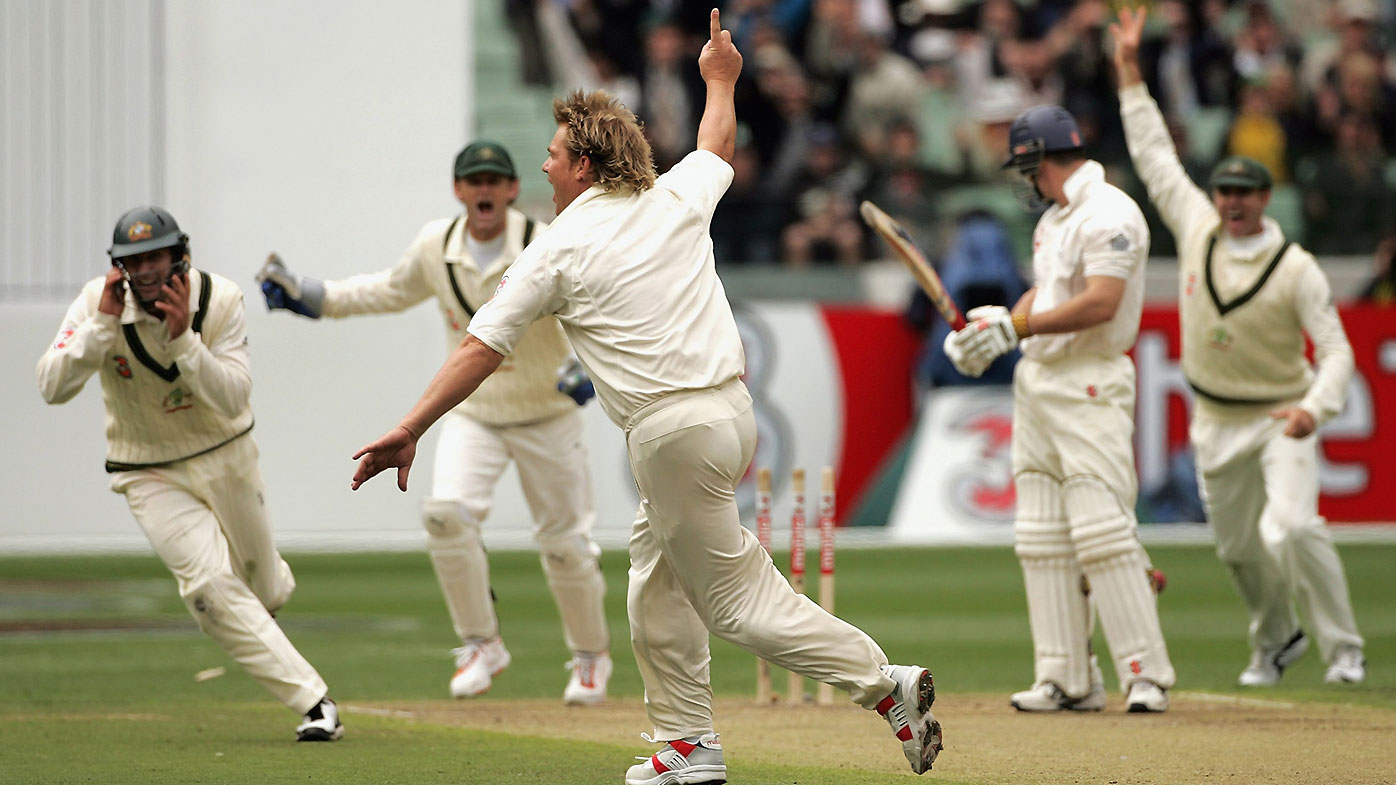 Guichets en abondance à Hobart alors que Ashes Test produit une deuxième journée intrigante
