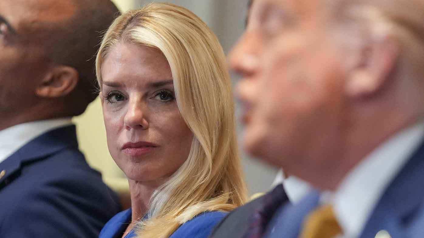 O procurador-geral Pam Bondi disse a Donald Trump que seu nome está nos arquivos de Epstein.