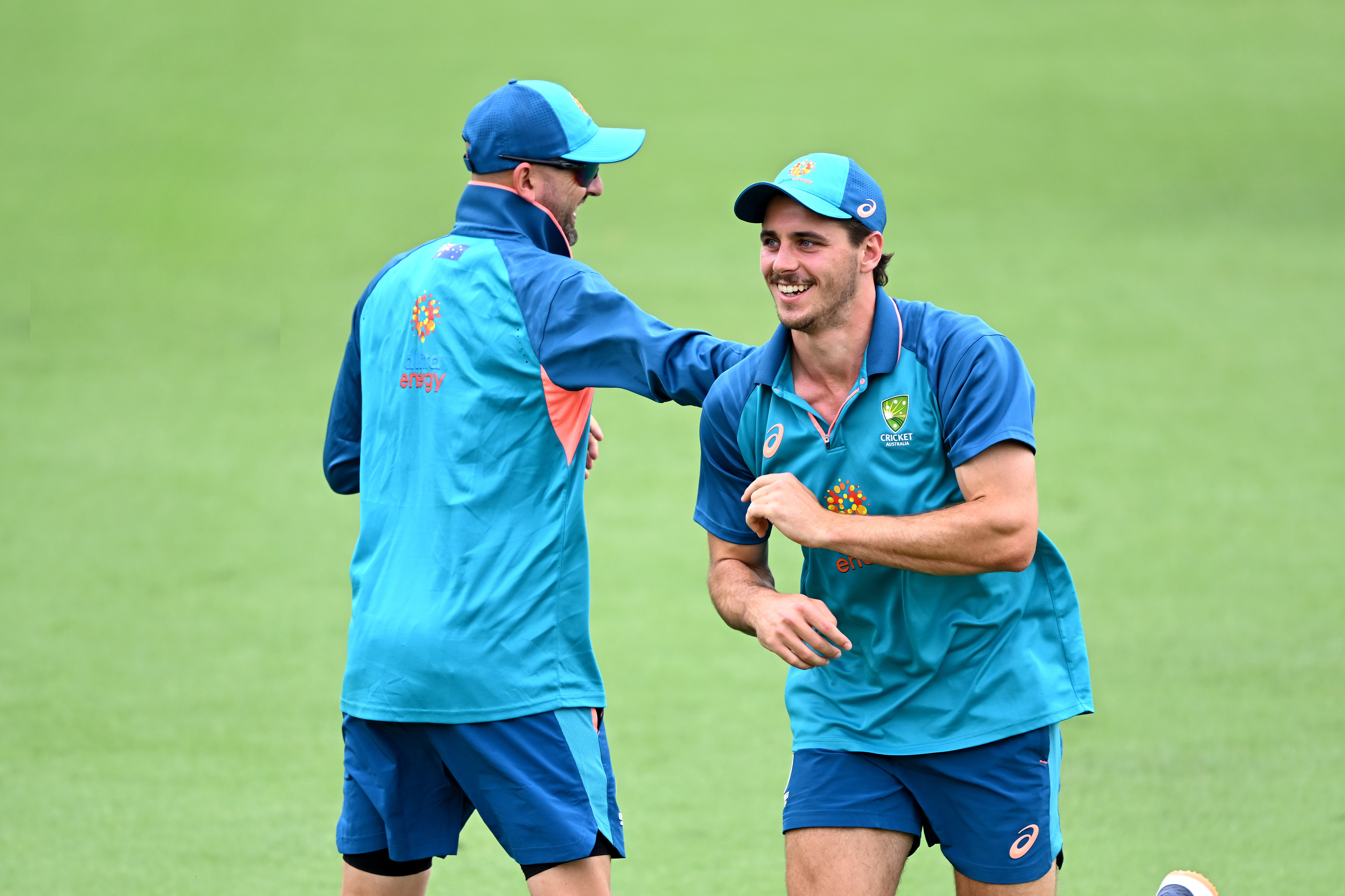 Lance Morris (right) trains with Nathan Lyon.