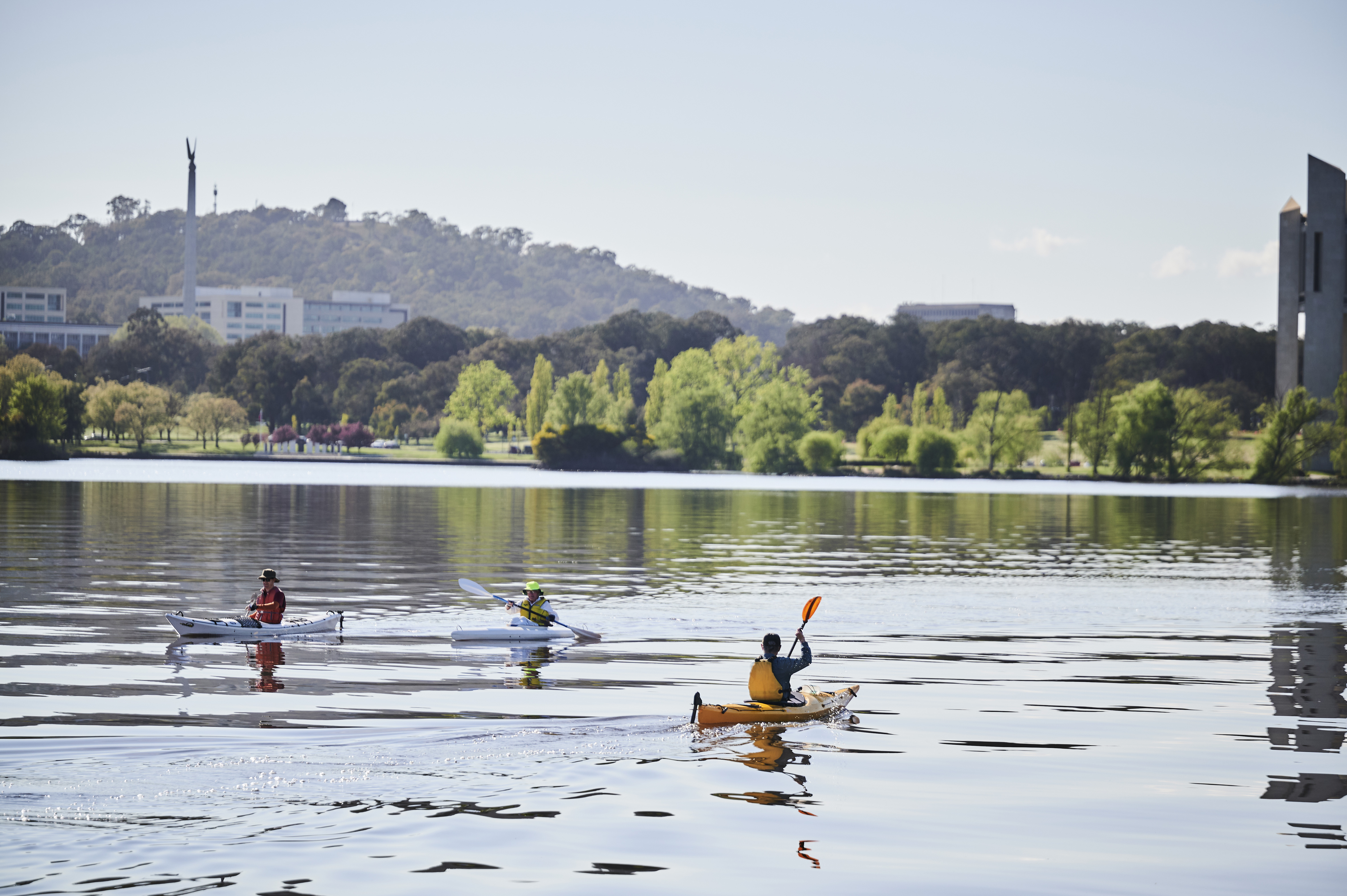 CANBERRA, AUSTRALIA - OCTOBER 08: Kayakers on Lake Burley Griffin on October 08, 2021 in Canberra, Australia. Lockdown restrictions remain in place for Canberra, with residents subject to stay-at-home orders as the ACT continues to record new local COVID-19 cases. The current lockdown restrictions are due to remain in place until Friday 15 October 2021. (Photo by Rohan Thomson/Getty Images) 