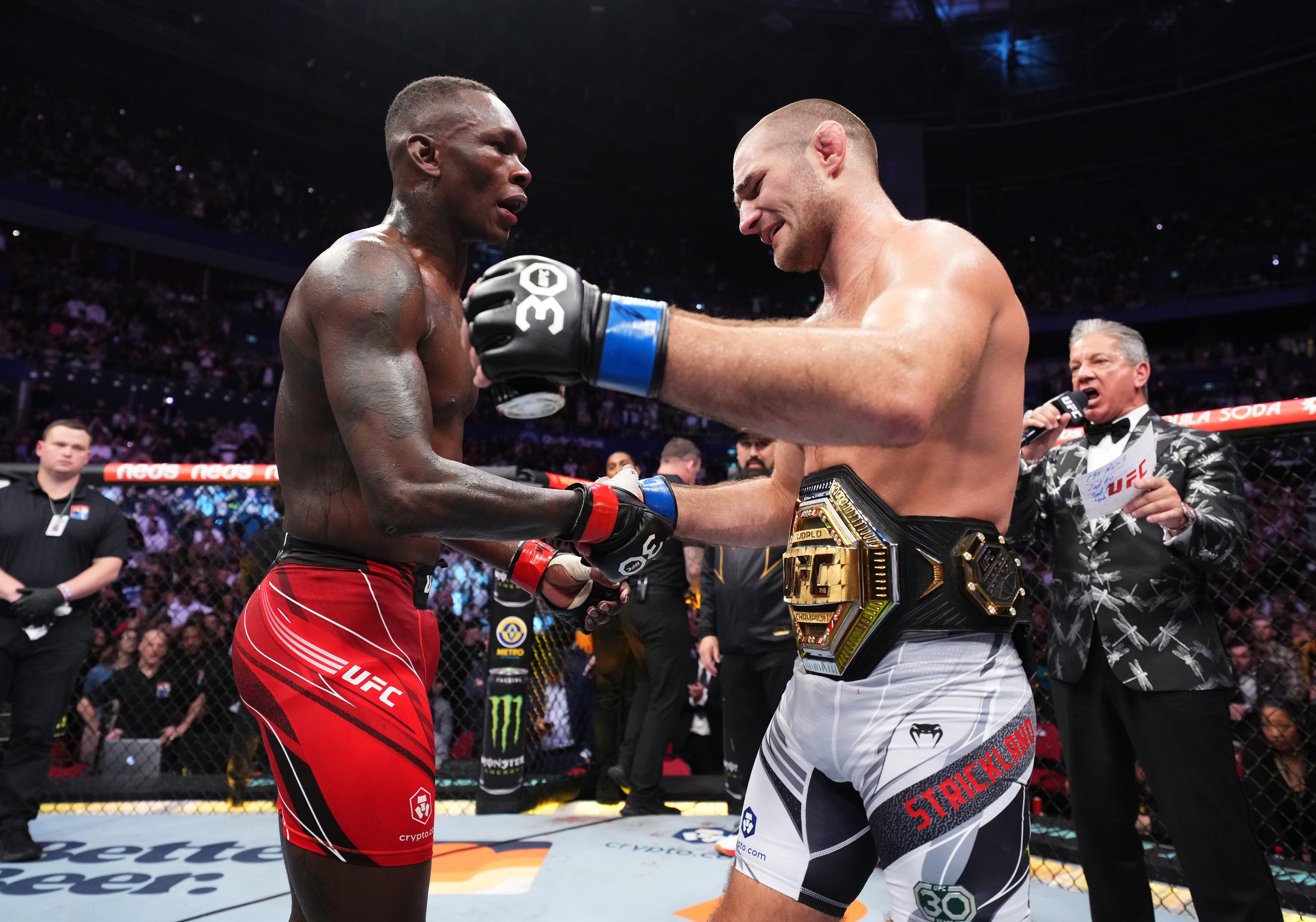 SYDNEY, AUSTRALIA - SEPTEMBER 10: in their middleweight championship fight during the UFC 293 event at Qudos Bank Arena on September 10, 2023 in Sydney, Australia. (Photo by Chris Unger/Zuffa LLC)