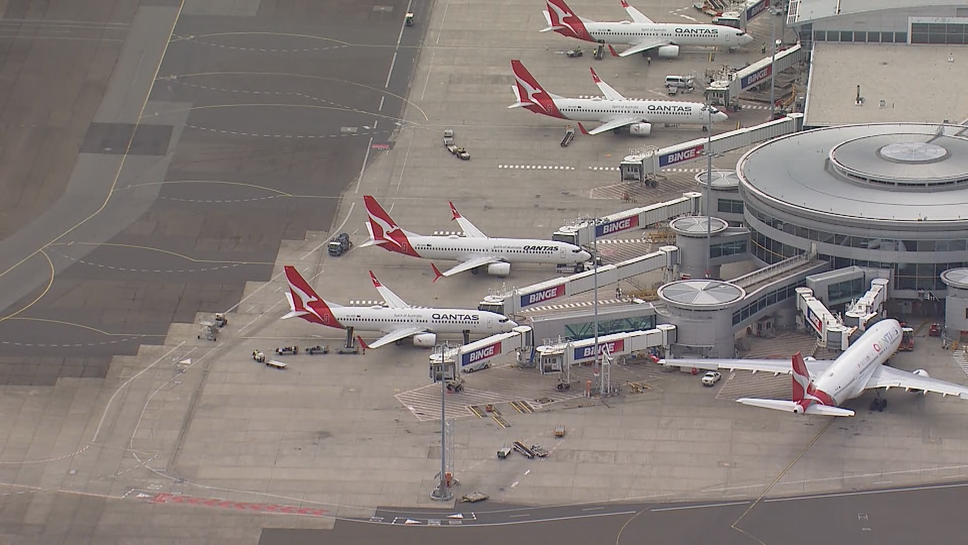 Qantas flight emergency landing